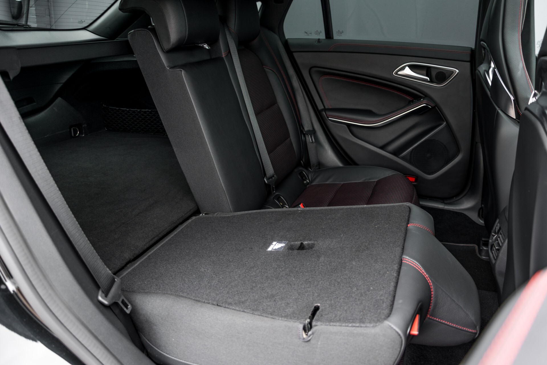 Mercedes-Benz CLA-Klasse Shooting Brake 45 AMG 4-M Performance Stoelen/Uitlaat/19" velgen/Exclusive/Panorama Aut7 Foto 5