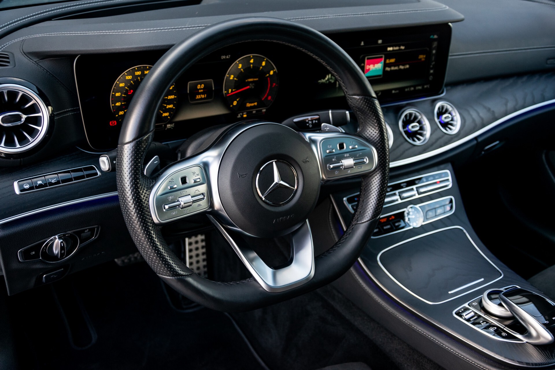 Mercedes-Benz E-Klasse Coupé 300 AMG Panorama/Rij-assist/Keyless/Massage/Memory/HUD/Standkachel/Night Aut9 Foto 17