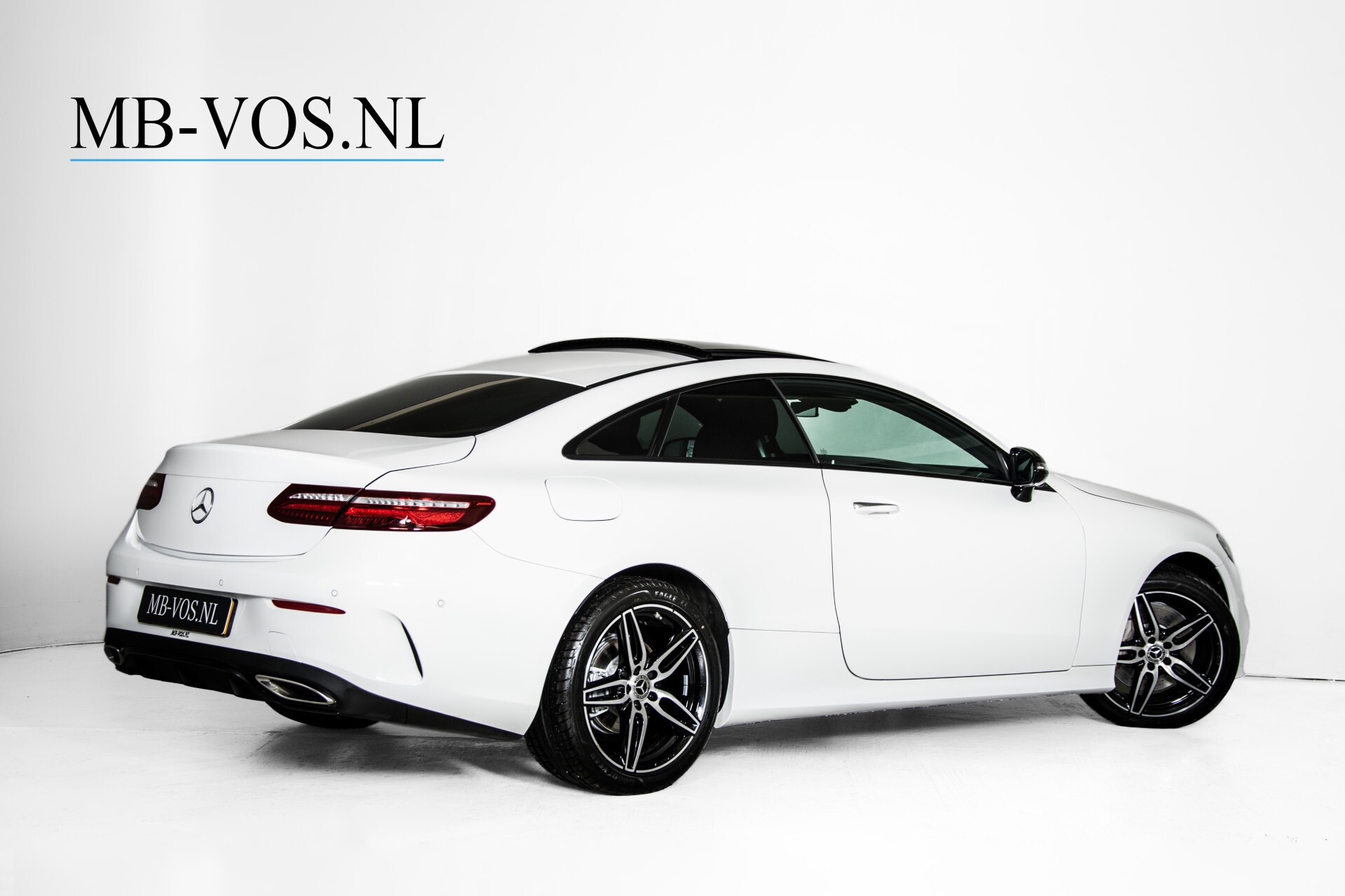 Mercedes-Benz E-Klasse Coupé 300 AMG Panorama/Rij-assist/Keyless/Massage/Memory/HUD/Standkachel/Night Aut9 Foto 2
