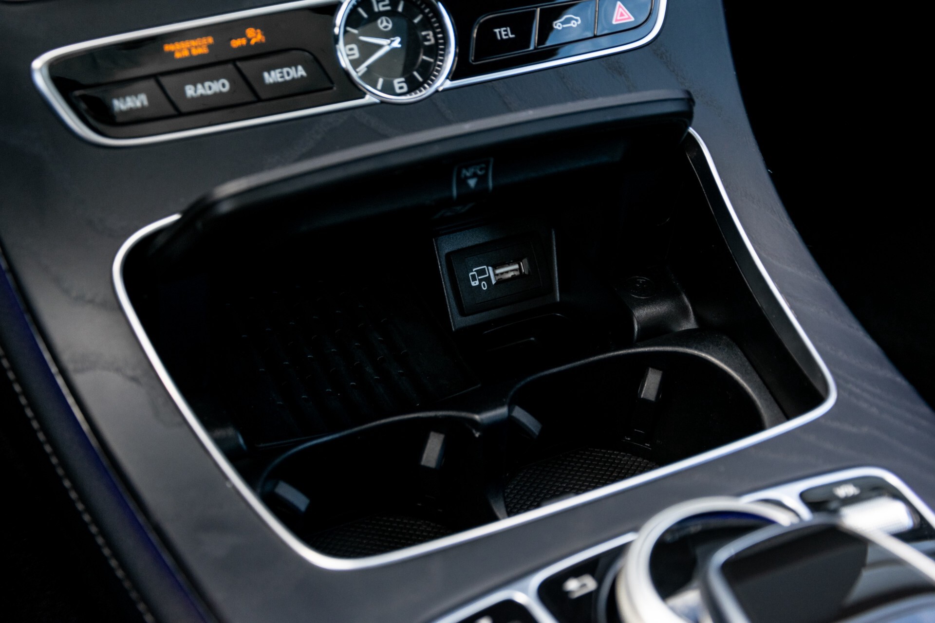 Mercedes-Benz E-Klasse Coupé 300 AMG Panorama/Rij-assist/Keyless/Massage/Memory/HUD/Standkachel/Night Aut9 Foto 26