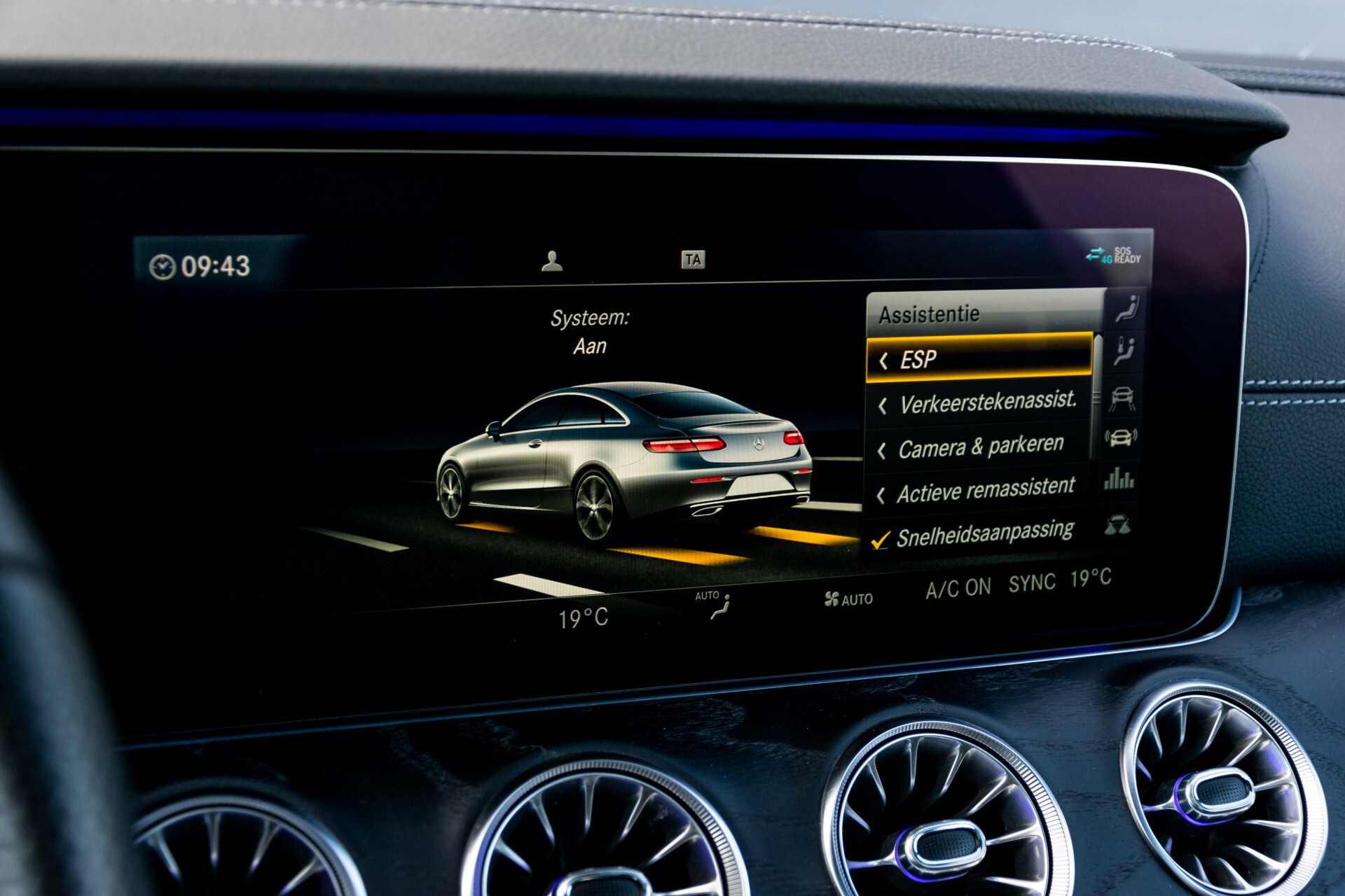 Mercedes-Benz E-Klasse Coupé 300 AMG Panorama/Rij-assist/Keyless/Massage/Memory/HUD/Standkachel/Night Aut9 Foto 33