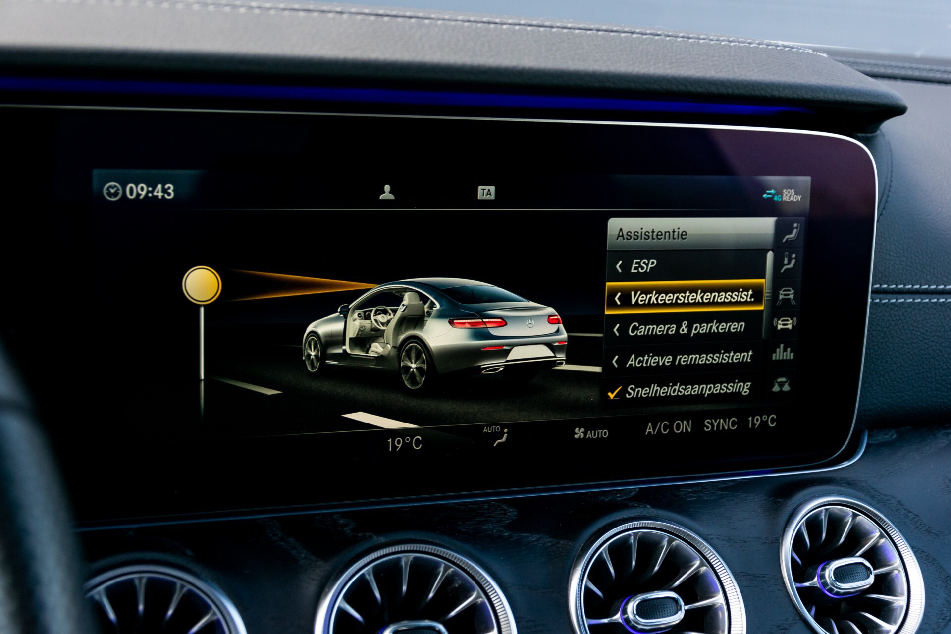 Mercedes-Benz E-Klasse Coupé 300 AMG Panorama/Rij-assist/Keyless/Massage/Memory/HUD/Standkachel/Night Aut9 Foto 35