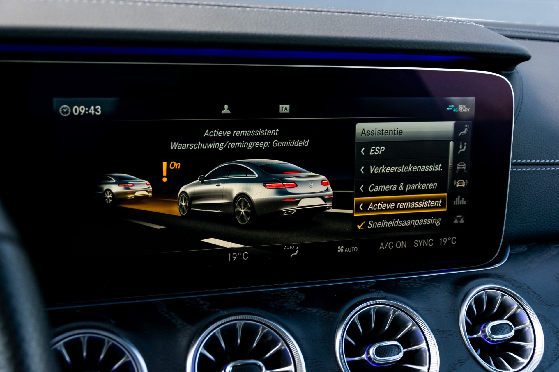 Mercedes-Benz E-Klasse Coupé 300 AMG Panorama/Rij-assist/Keyless/Massage/Memory/HUD/Standkachel/Night Aut9 Foto 39