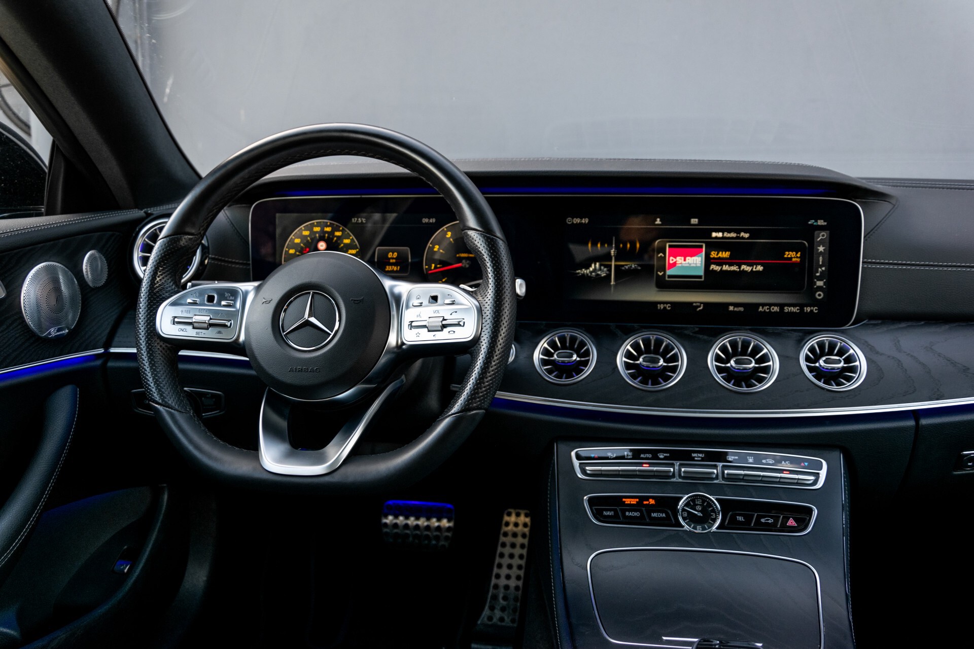 Mercedes-Benz E-Klasse Coupé 300 AMG Panorama/Rij-assist/Keyless/Massage/Memory/HUD/Standkachel/Night Aut9 Foto 4