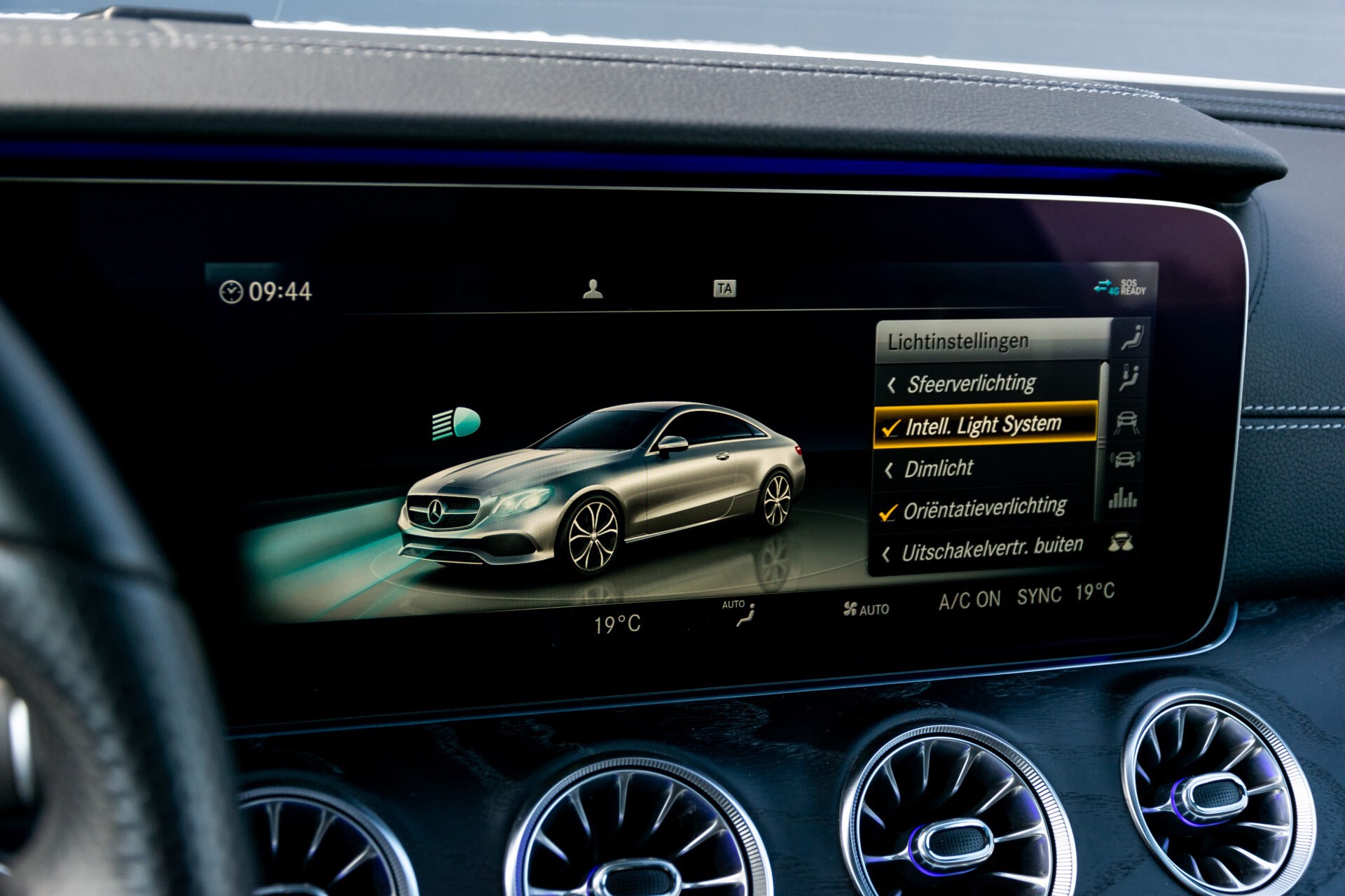 Mercedes-Benz E-Klasse Coupé 300 AMG Panorama/Rij-assist/Keyless/Massage/Memory/HUD/Standkachel/Night Aut9 Foto 45