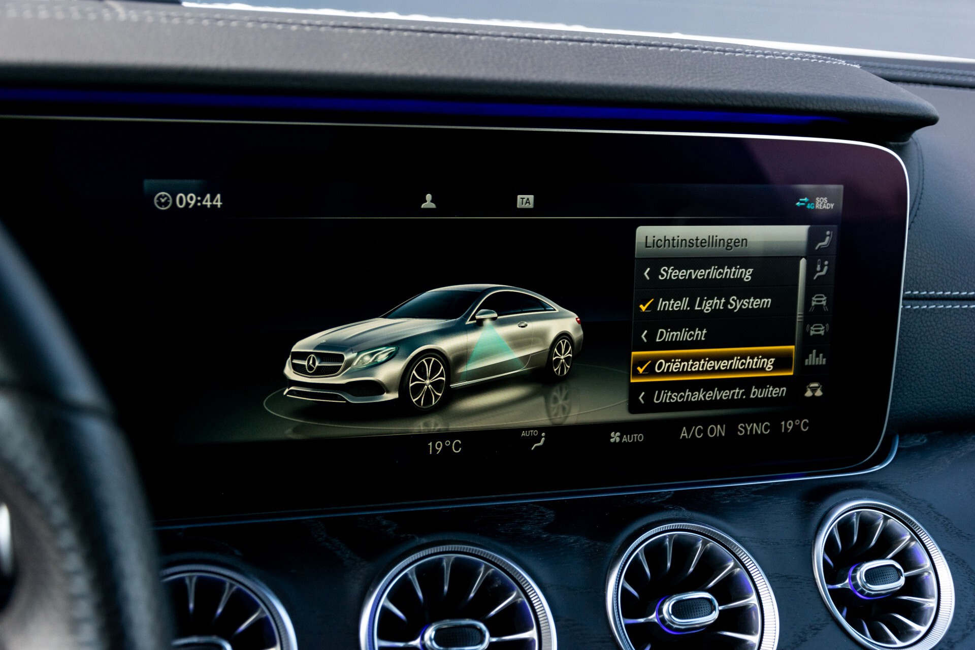 Mercedes-Benz E-Klasse Coupé 300 AMG Panorama/Rij-assist/Keyless/Massage/Memory/HUD/Standkachel/Night Aut9 Foto 47