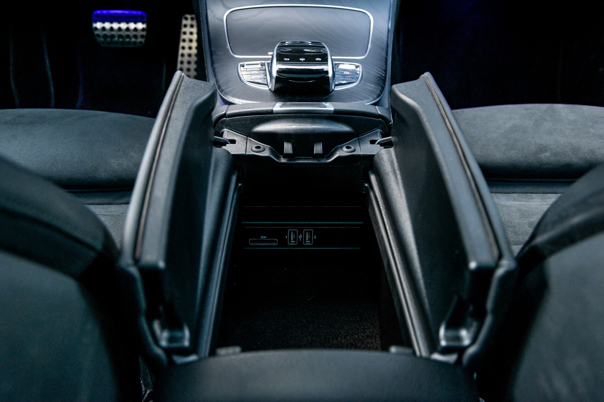 Mercedes-Benz E-Klasse Coupé 300 AMG Panorama/Rij-assist/Keyless/Massage/Memory/HUD/Standkachel/Night Aut9 Foto 52