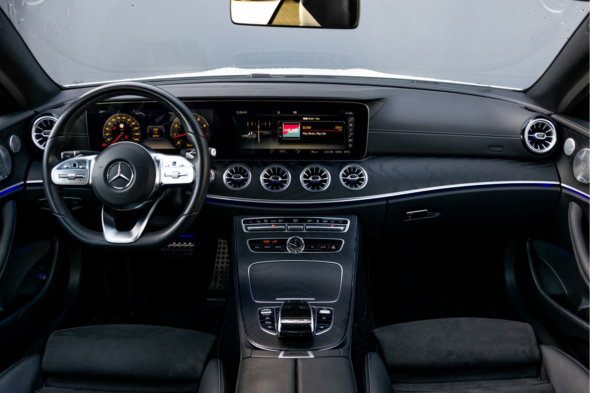 Mercedes-Benz E-Klasse Coupé 300 AMG Panorama/Rij-assist/Keyless/Massage/Memory/HUD/Standkachel/Night Aut9 Foto 6