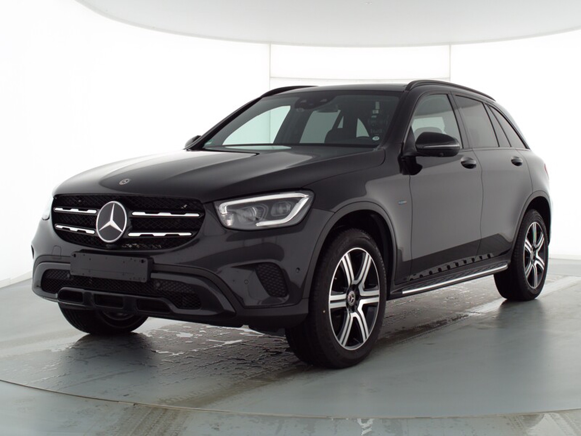 Mercedes-Benz GLC 300e 4-M Rij-assistentie Plus/Panorama/Night/Trekhaak/Infotainment/Treeplanken Aut9 Foto 1