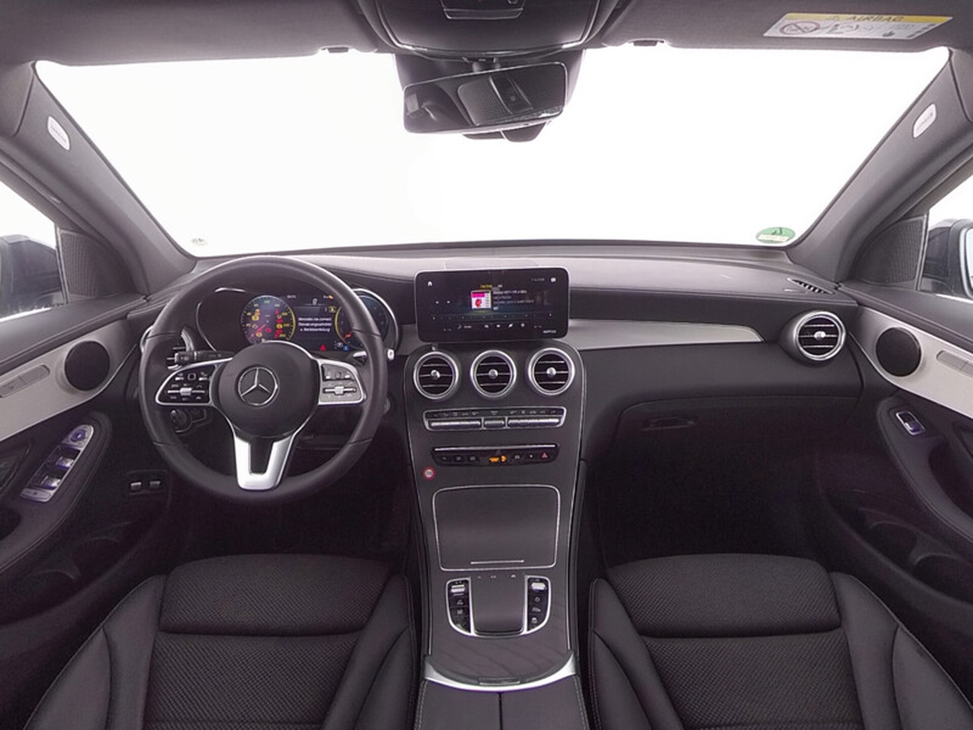 Mercedes-Benz GLC 300e 4-M Rij-assistentie Plus/Panorama/Night/Trekhaak/Infotainment/Treeplanken Aut9 Foto 3