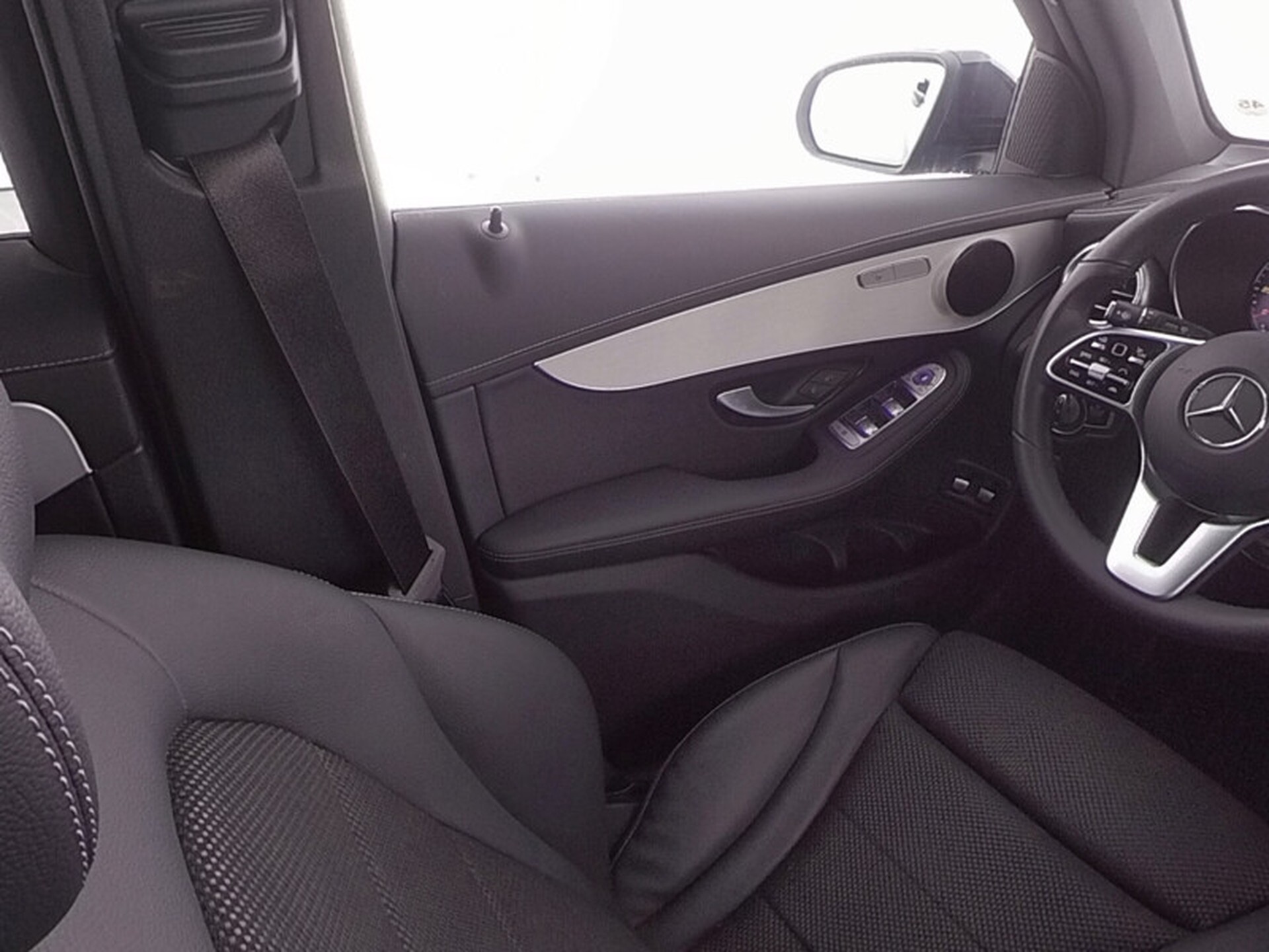 Mercedes-Benz GLC 300e 4-M Rij-assistentie Plus/Panorama/Night/Trekhaak/Infotainment/Treeplanken Aut9 Foto 6