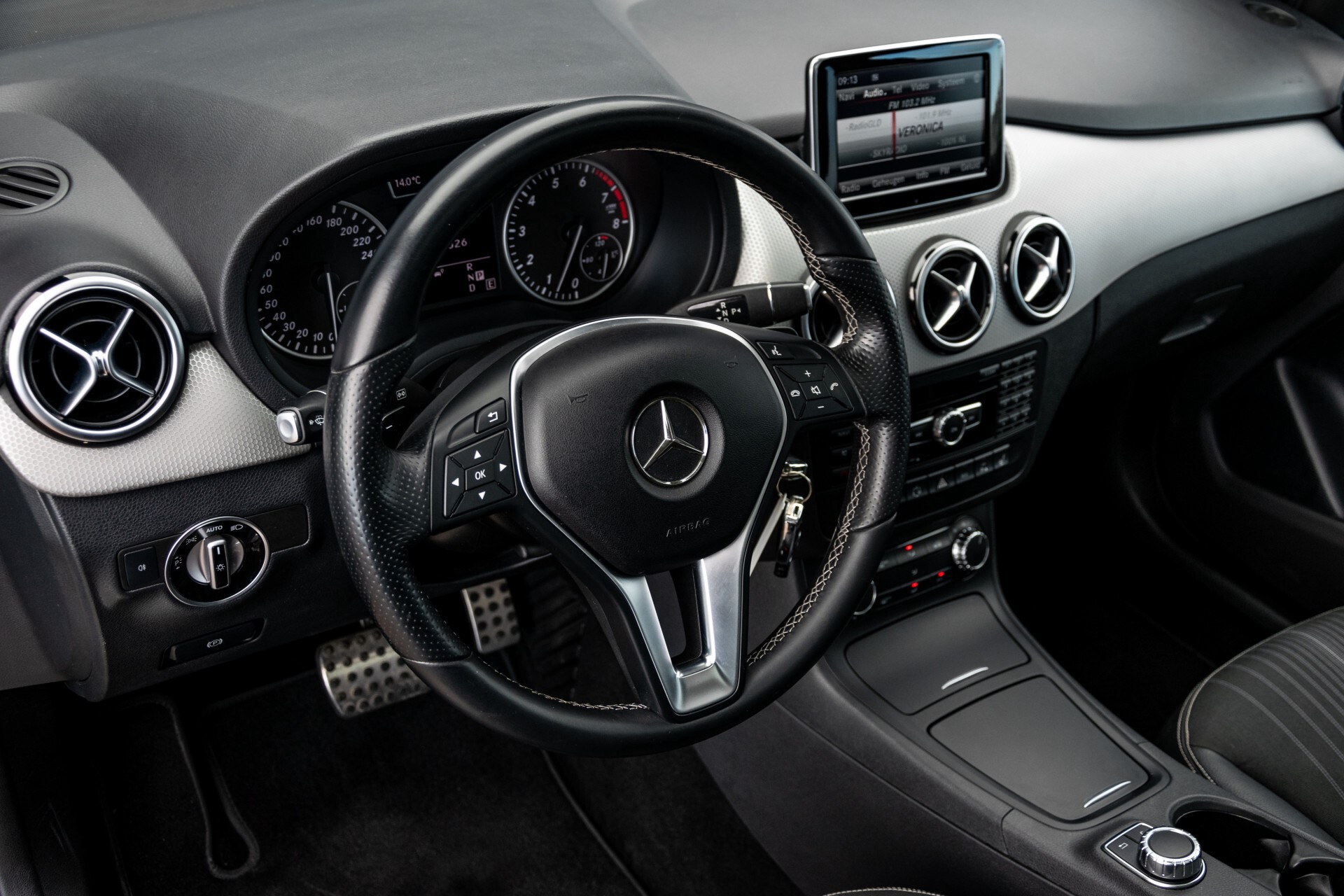 Mercedes-Benz B-Klasse 250 Sport Panorama/Comand/Bi-xenon/Night/Verw-stln Aut7 Foto 16