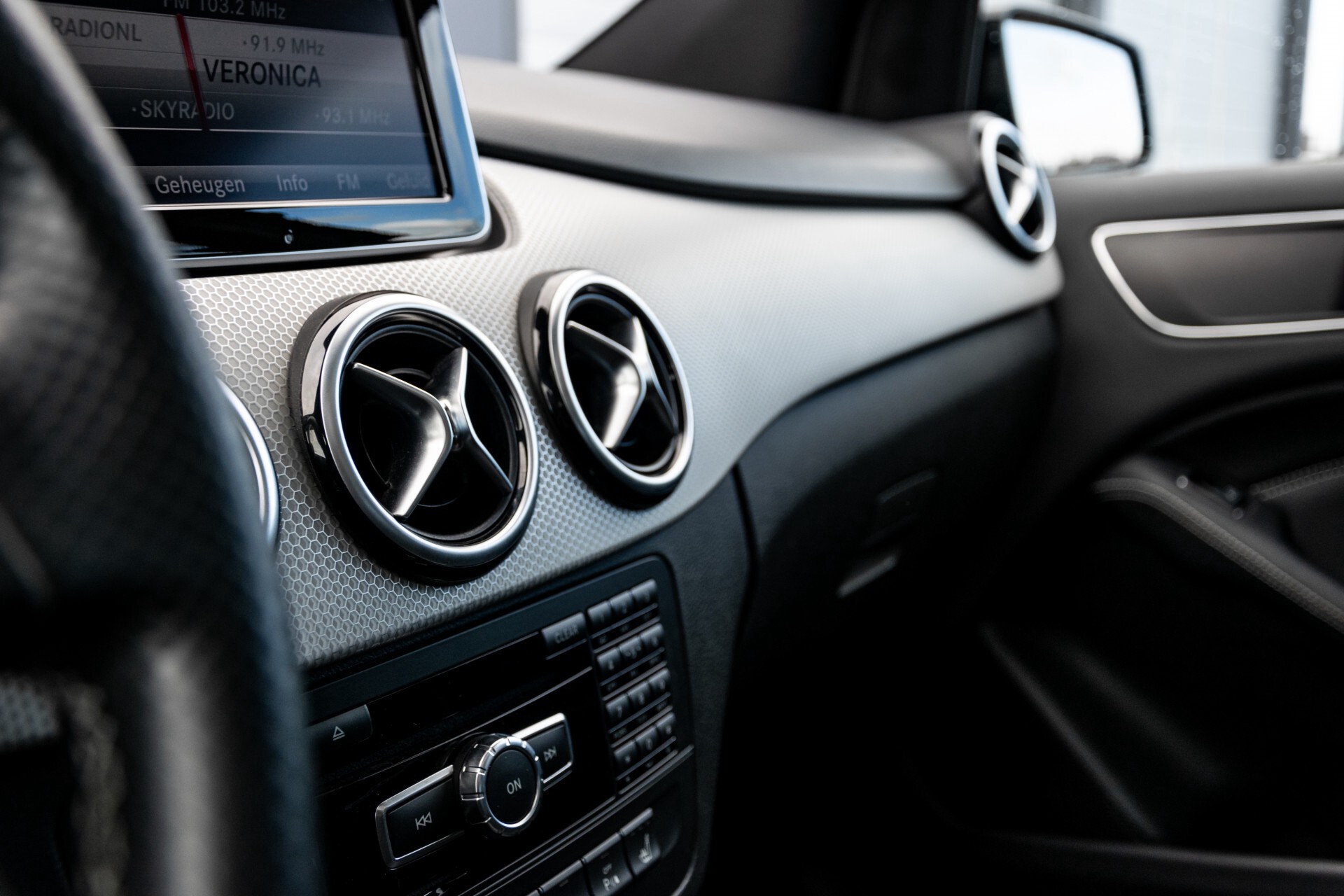 Mercedes-Benz B-Klasse 250 Sport Panorama/Comand/Bi-xenon/Night/Verw-stln Aut7 Foto 31