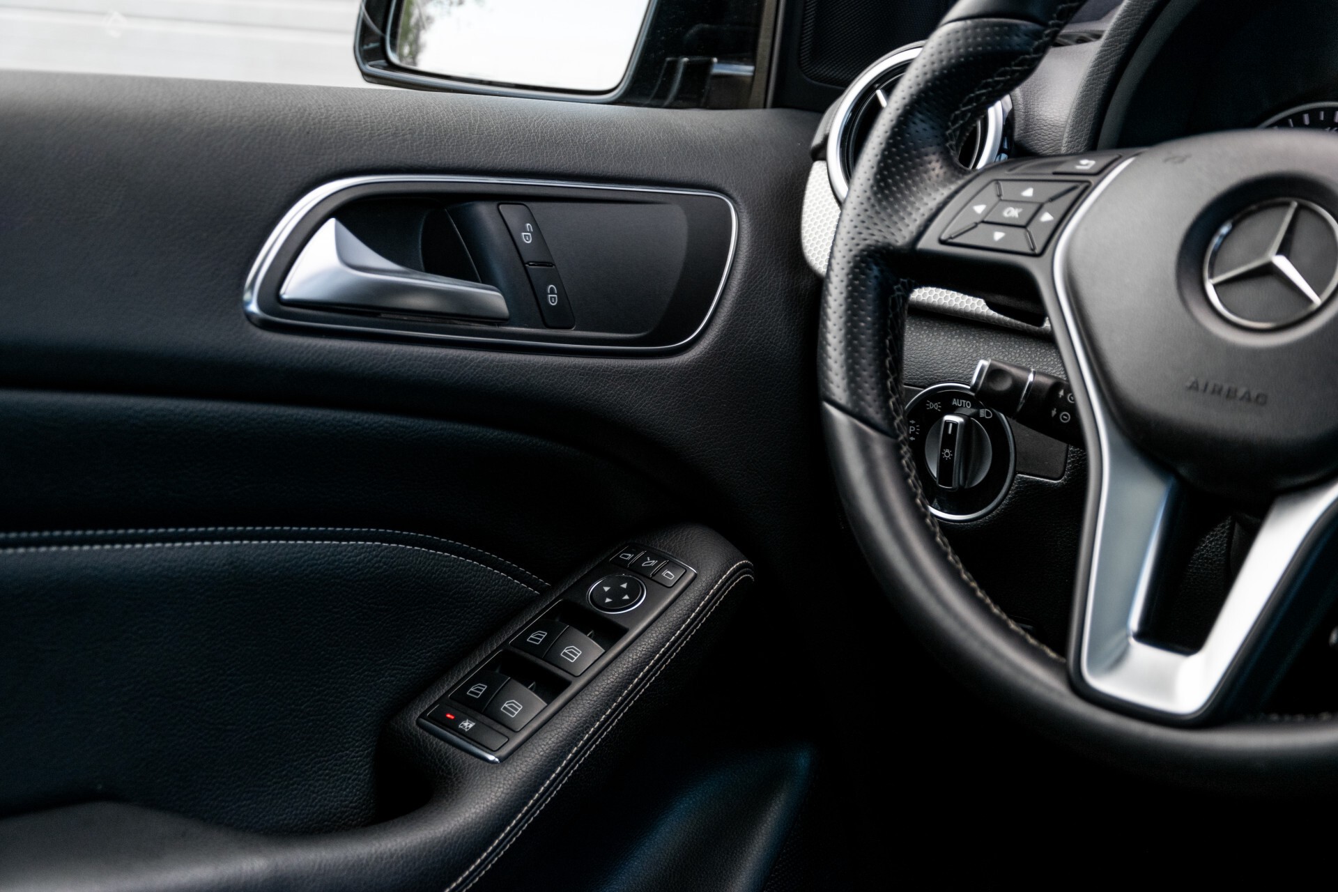 Mercedes-Benz B-Klasse 250 Sport Panorama/Comand/Bi-xenon/Night/Verw-stln Aut7 Foto 33