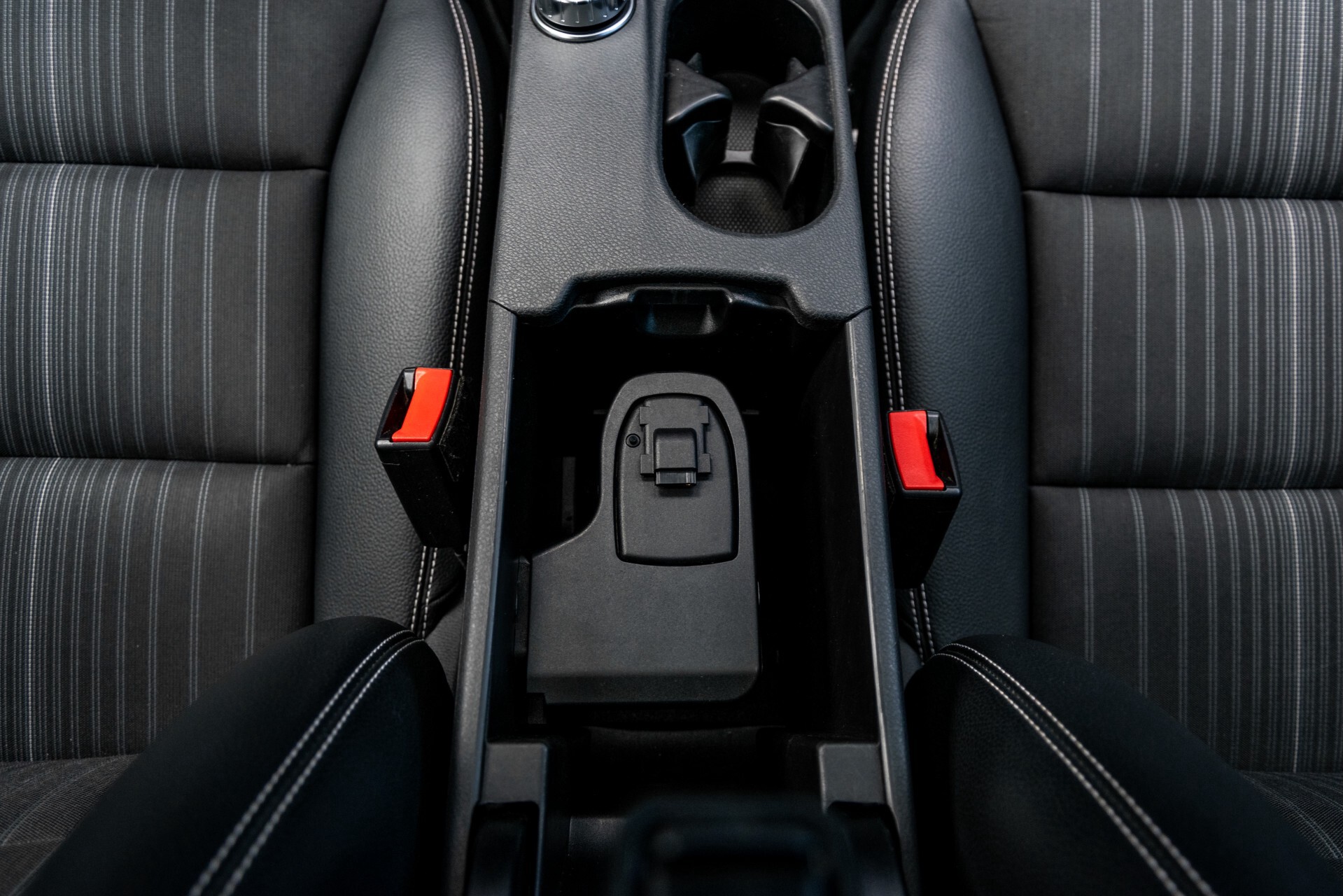 Mercedes-Benz B-Klasse 250 Sport Panorama/Comand/Bi-xenon/Night/Verw-stln Aut7 Foto 37