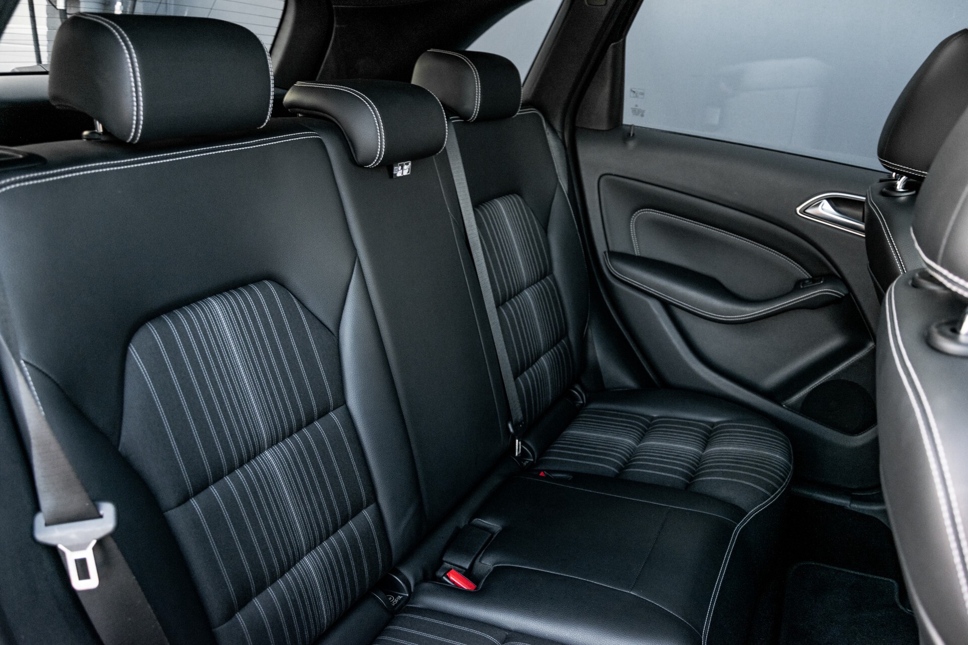 Mercedes-Benz B-Klasse 250 Sport Panorama/Comand/Bi-xenon/Night/Verw-stln Aut7 Foto 4