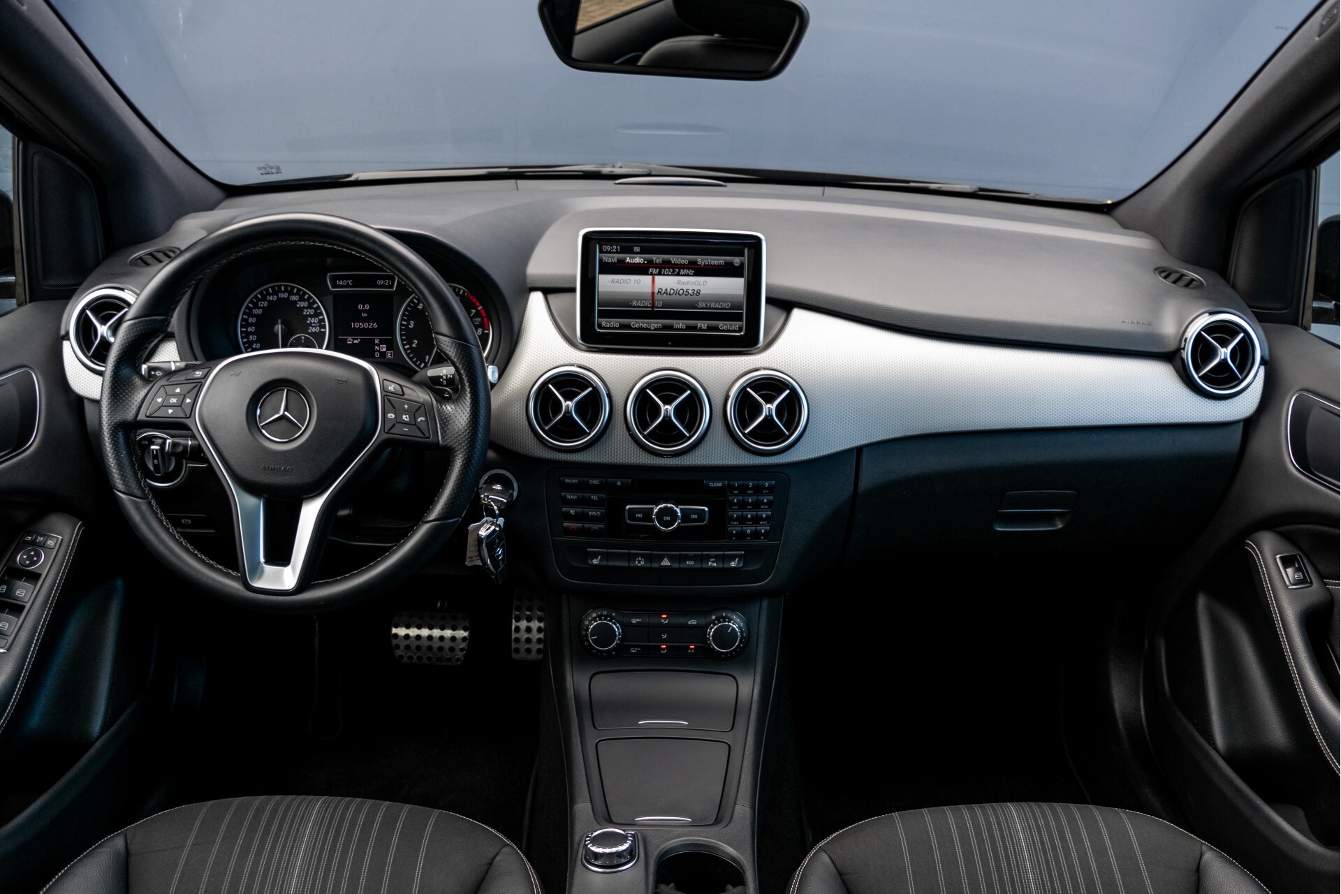 Mercedes-Benz B-Klasse 250 Sport Panorama/Comand/Bi-xenon/Night/Verw-stln Aut7 Foto 8