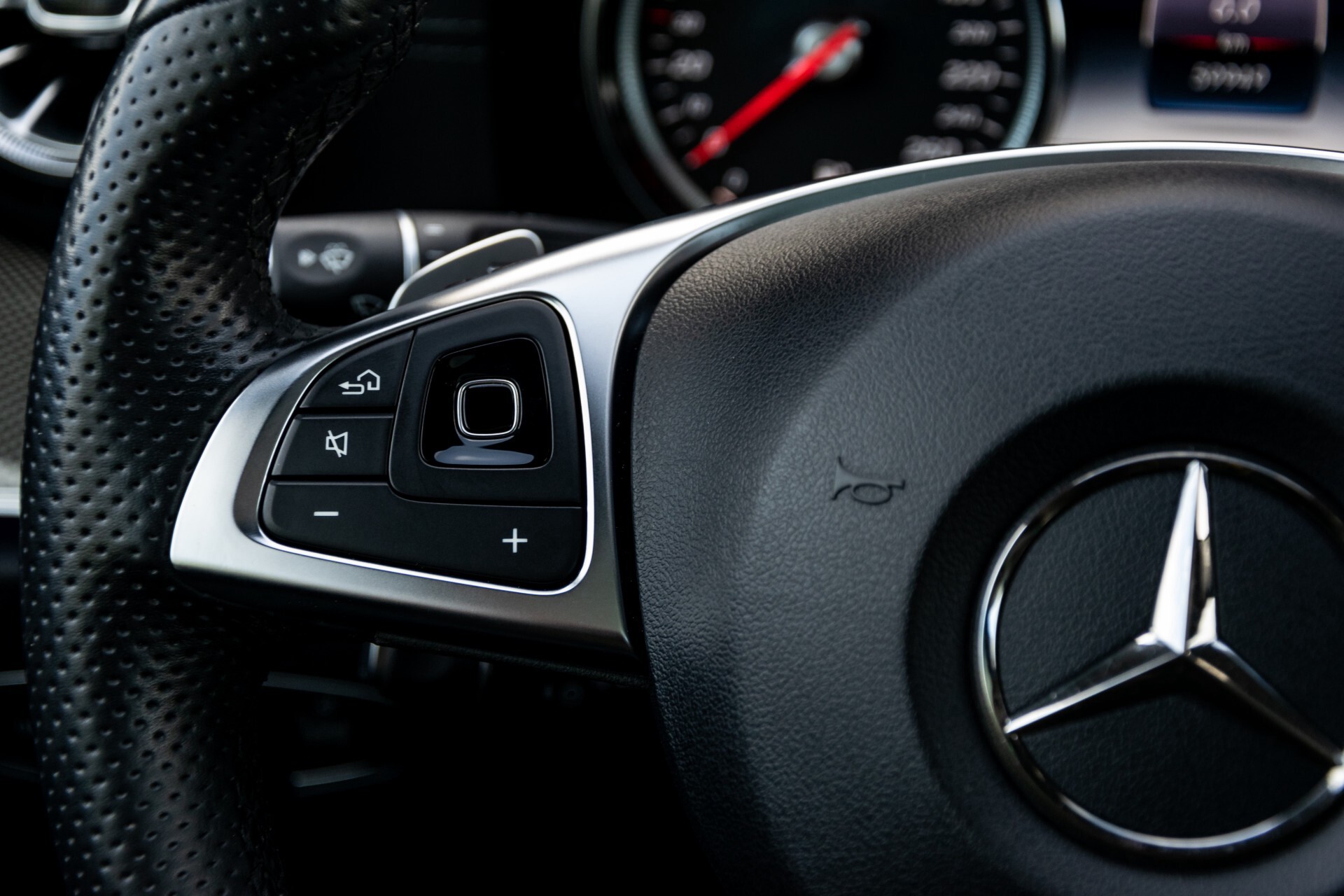 Mercedes-Benz E-Klasse Coupé 220 d AMG Night Panorama Aut9 Foto 8