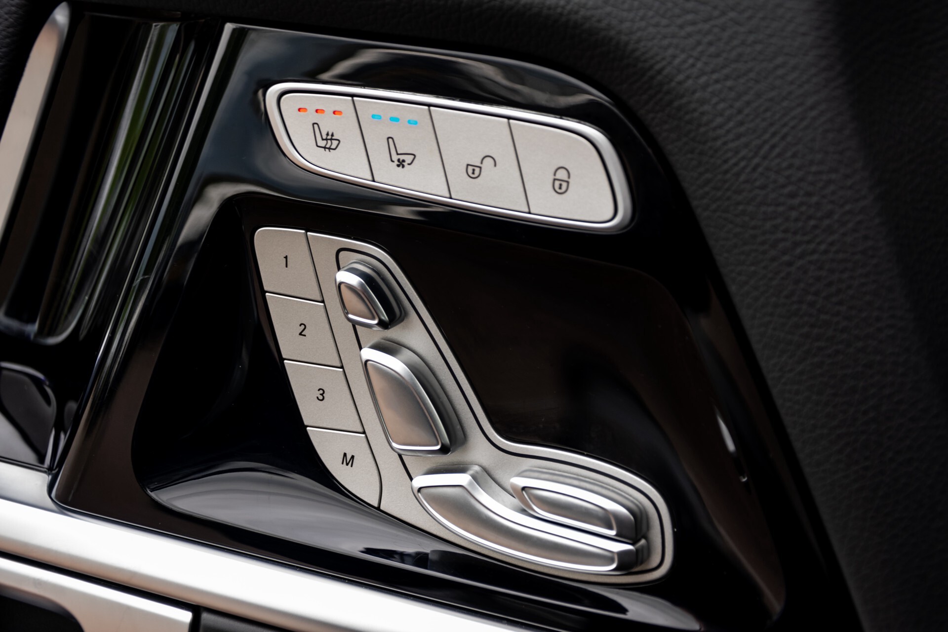 Mercedes-Benz G-Klasse 500 AMG Massage/Entertainment/Manufaktur/Standkachel/Distronic/RVS Aut9 Foto 23