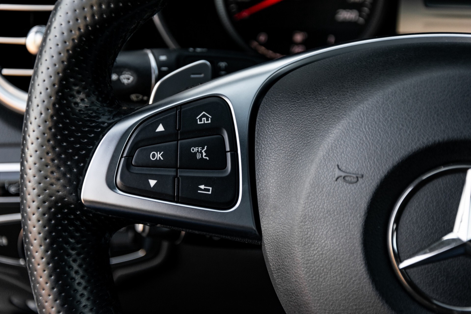 Mercedes-Benz C-Klasse Estate 220 Bluetec AMG Panorama/HUD/Memory Aut7 Foto 9