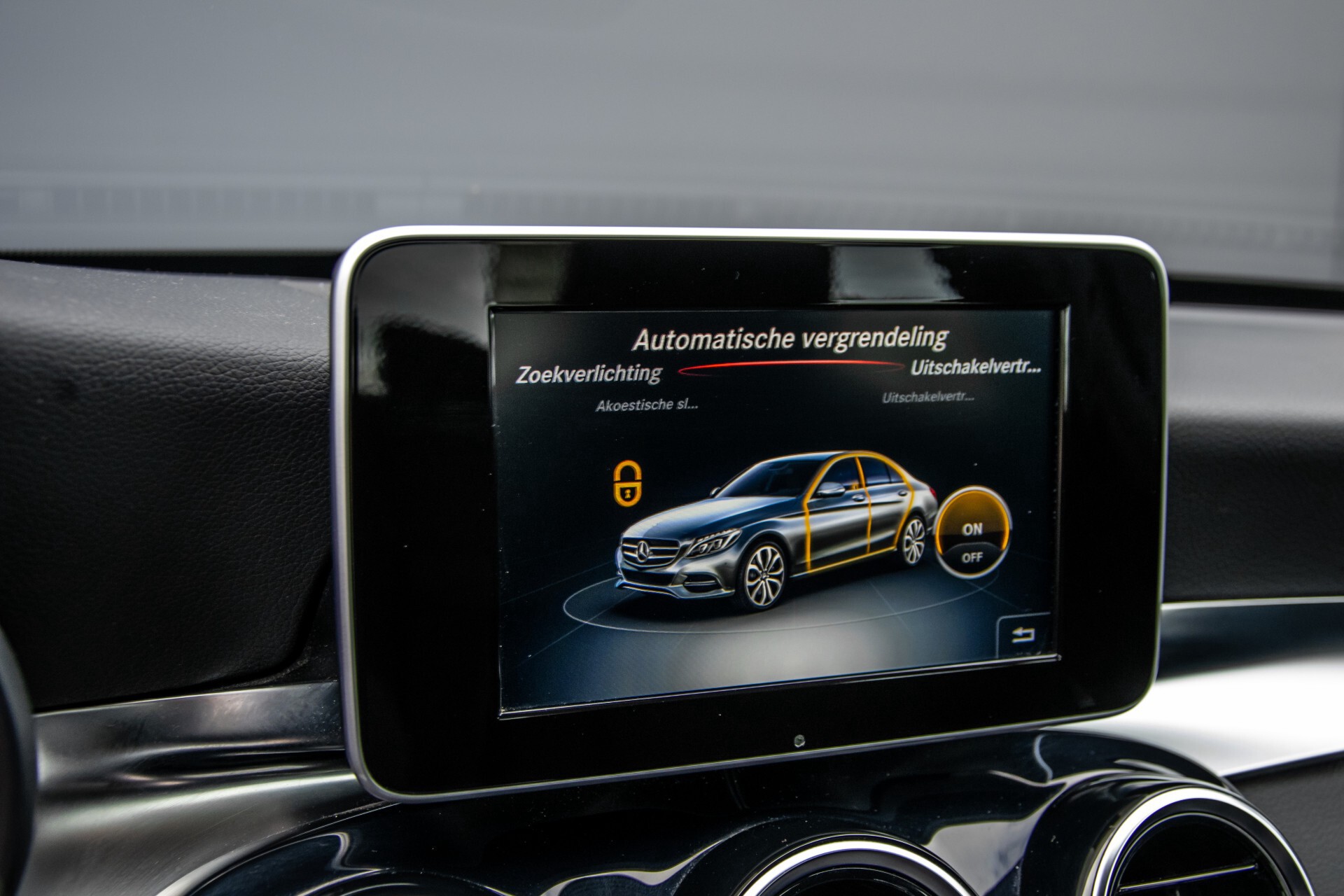 Mercedes-Benz C-Klasse 180 Bluetec Lease Edition Intelligent Light System/Cruise Control/Navi Foto 22