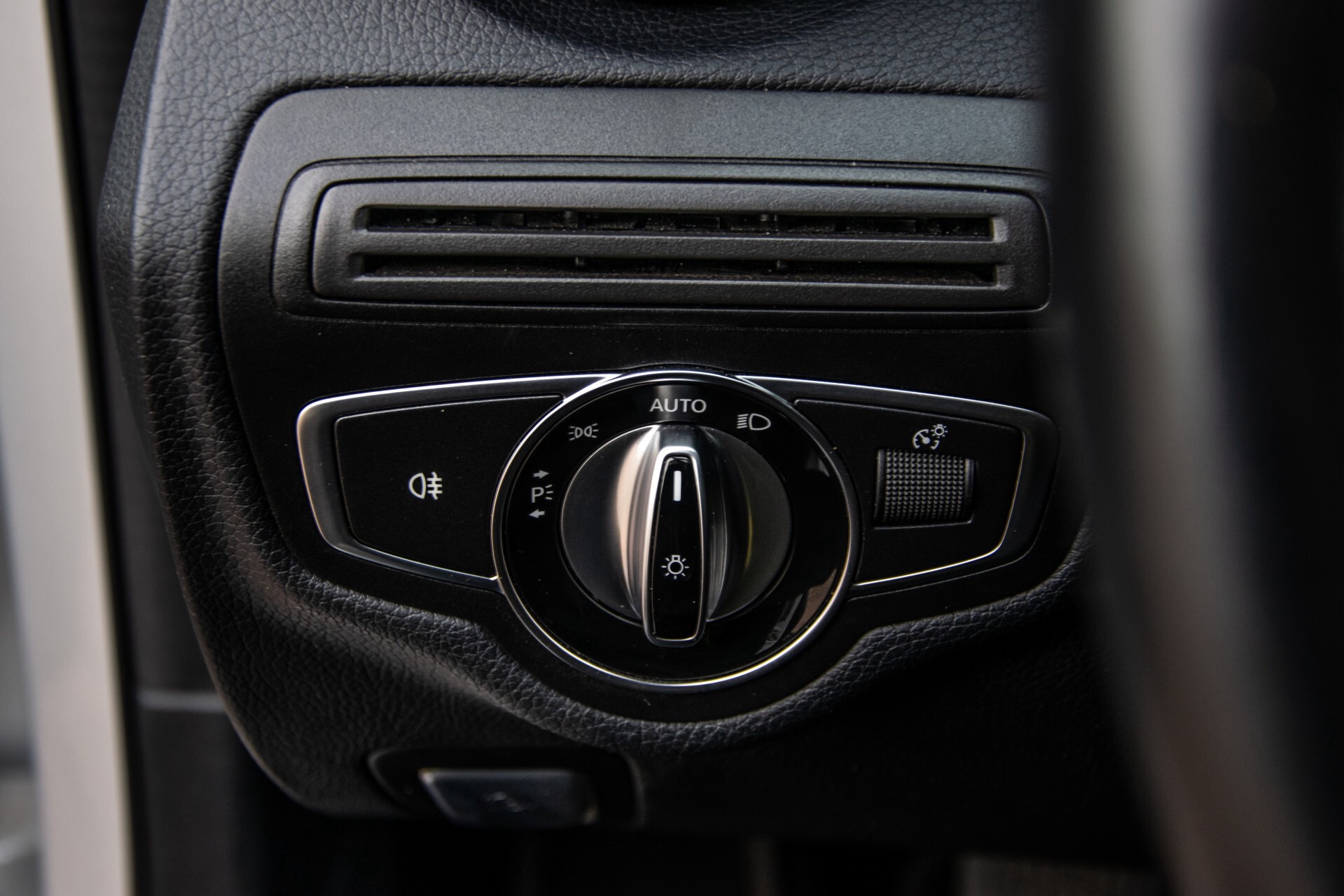 Mercedes-Benz C-Klasse 180 Bluetec Lease Edition Intelligent Light System/Cruise Control/Navi Foto 25