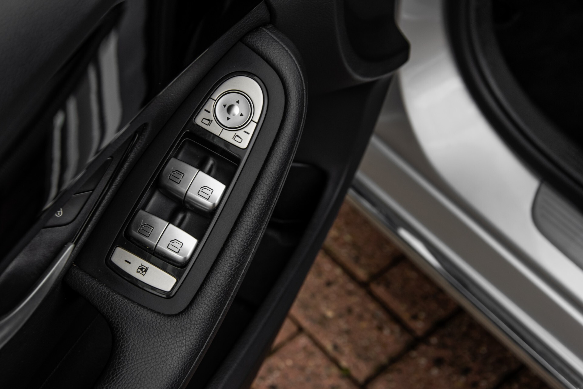 Mercedes-Benz C-Klasse 180 Bluetec Lease Edition Intelligent Light System/Cruise Control/Navi Foto 30