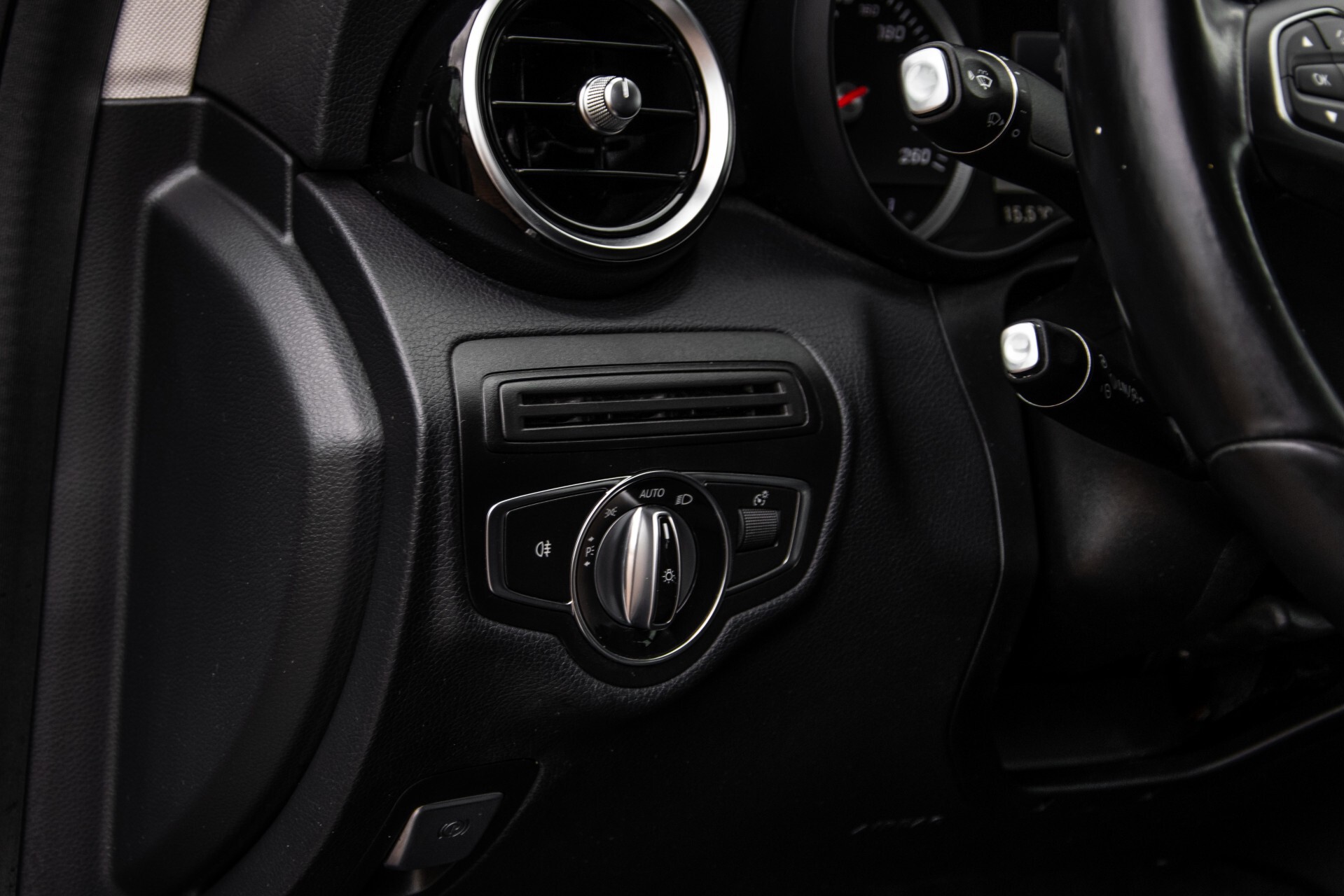 Mercedes-Benz C-Klasse 180 Bluetec Lease Edition Intelligent Light System/Cruise Control/Navi Foto 32