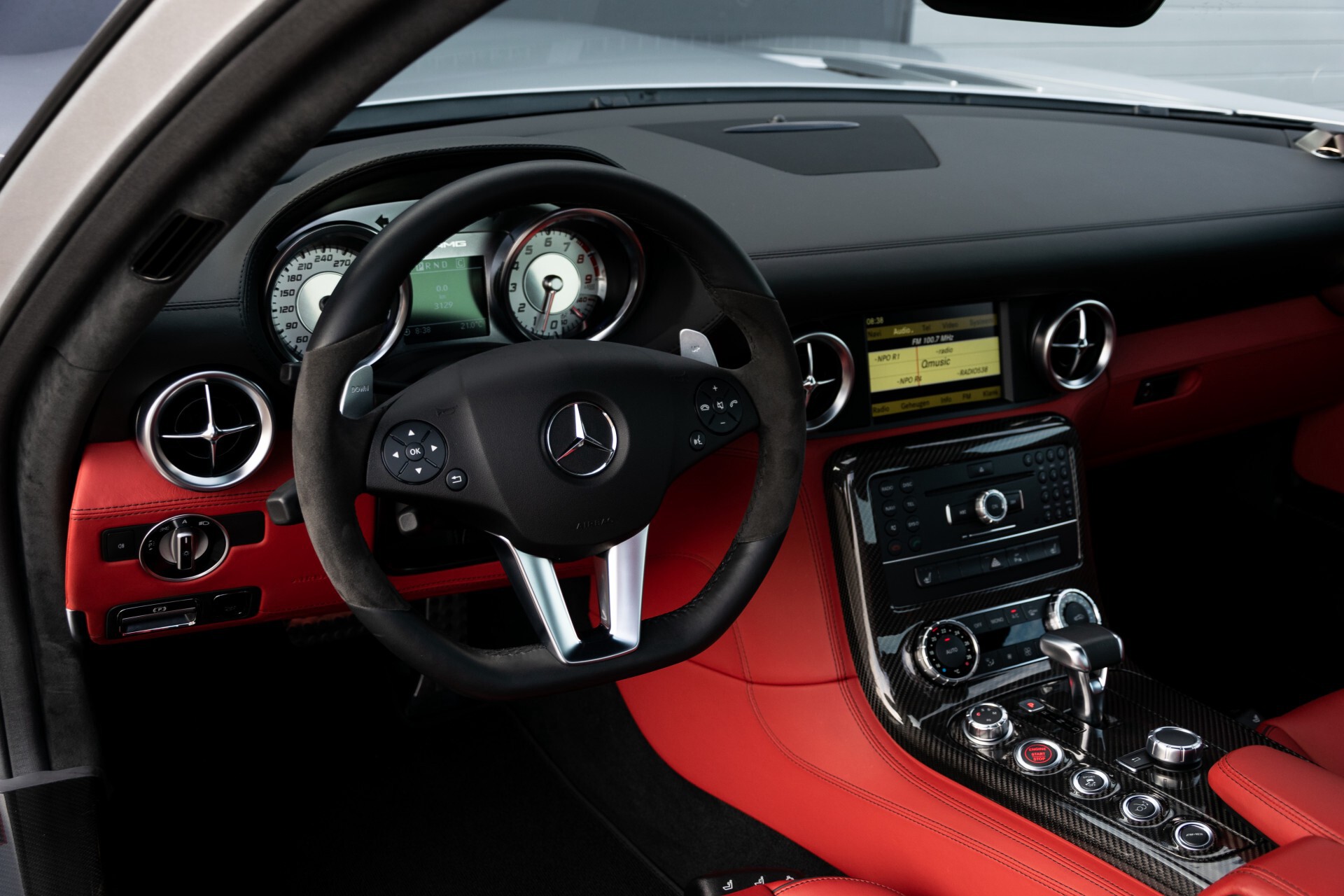 Mercedes-Benz SLS-Klasse Coupe 6.3 AMG 1ste eigenaar/NL Auto FULL OPTIONS Aut7 Foto 19