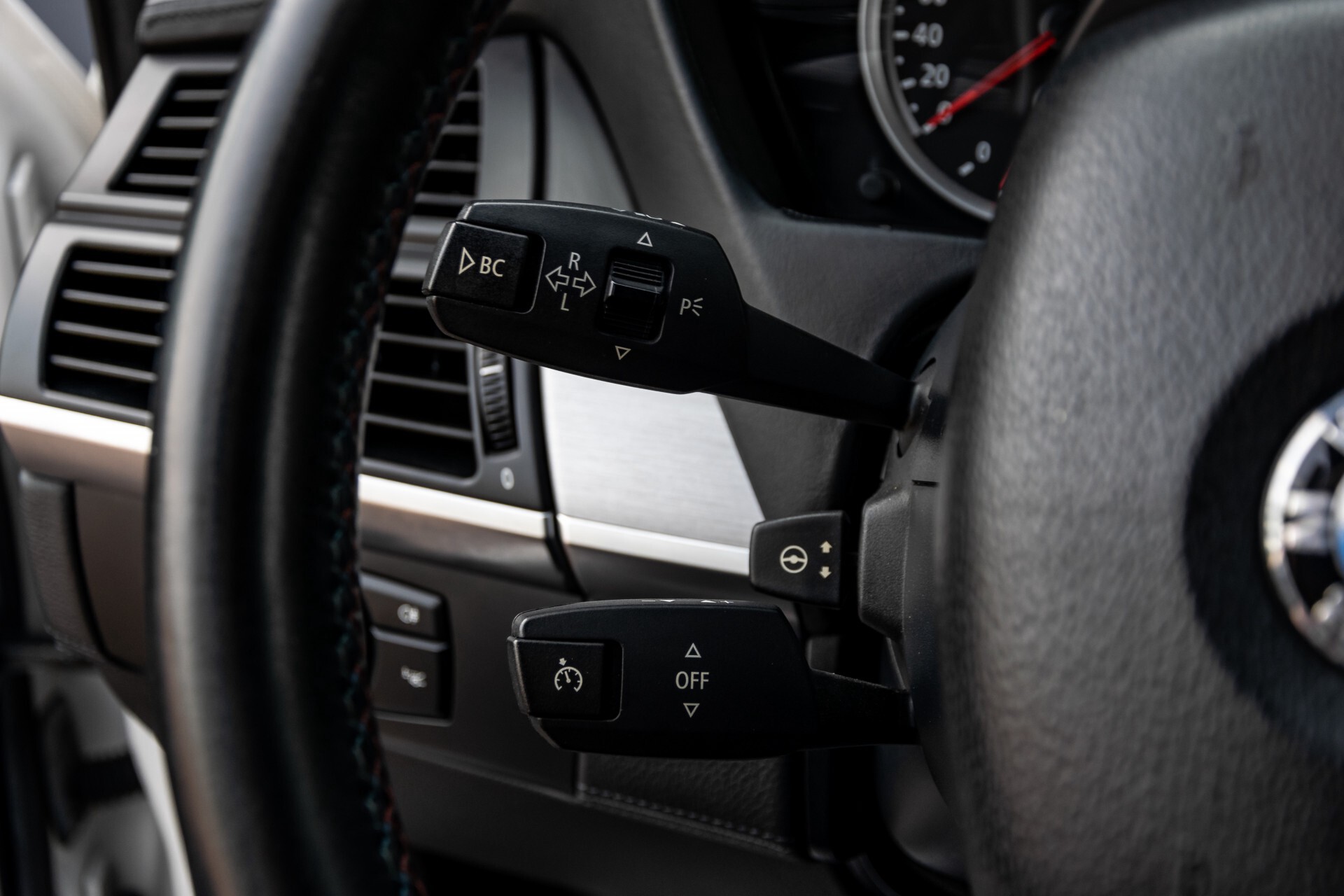 BMW X6 4.4i M Adaptive Drive/Driverspack/HUD/Dak/Mem/20" Aut8 Foto 10