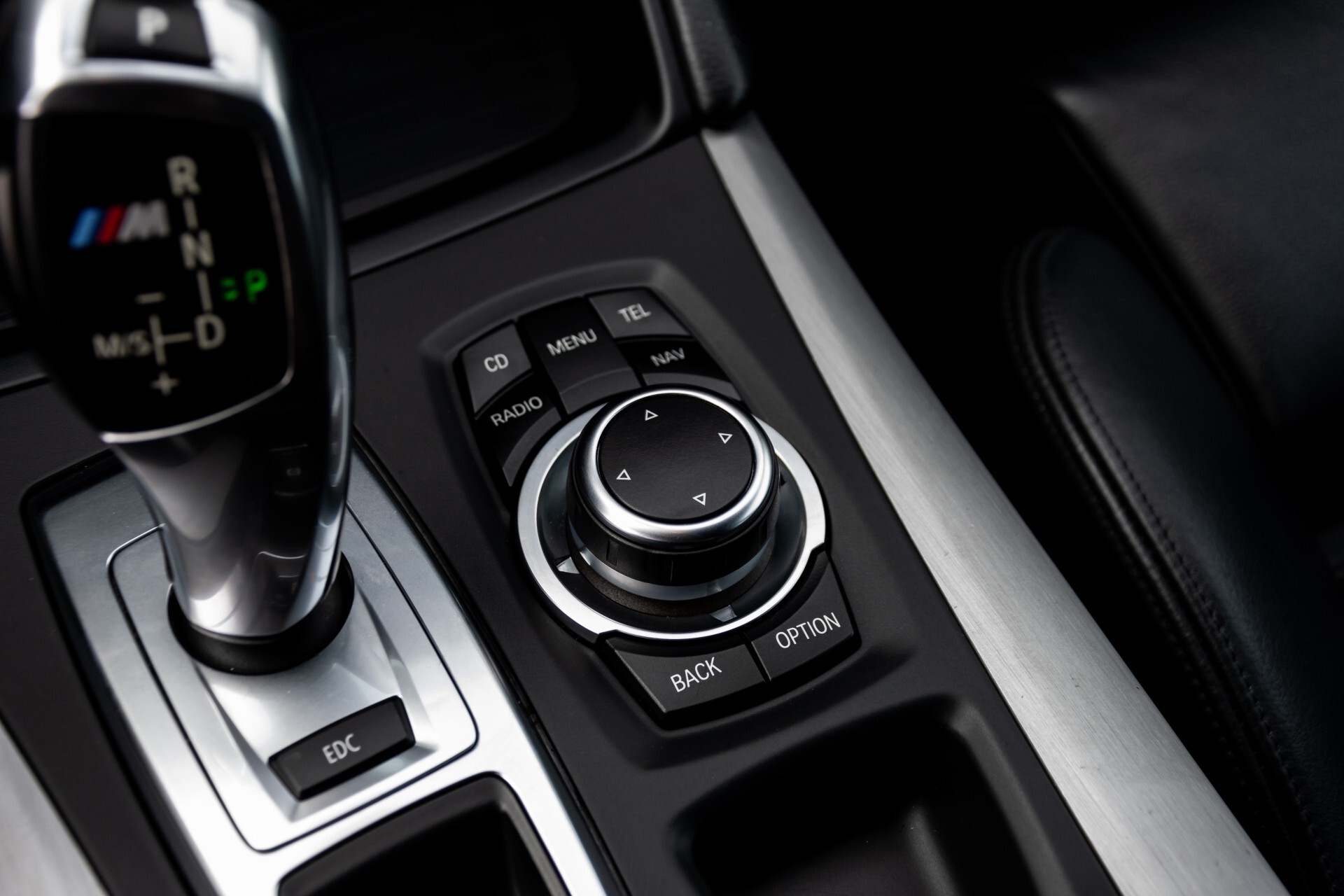 BMW X6 4.4i M Adaptive Drive/Driverspack/HUD/Dak/Mem/20" Aut8 Foto 34