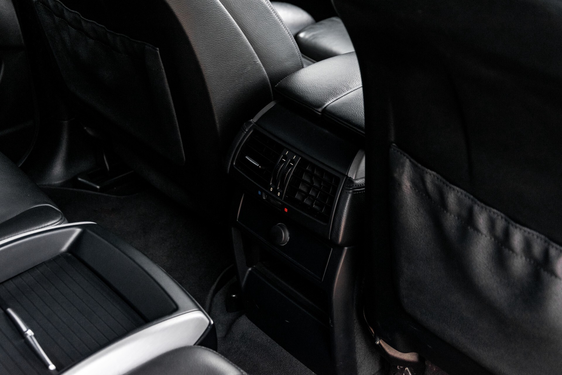 BMW X6 4.4i M Adaptive Drive/Driverspack/HUD/Dak/Mem/20" Aut8 Foto 46