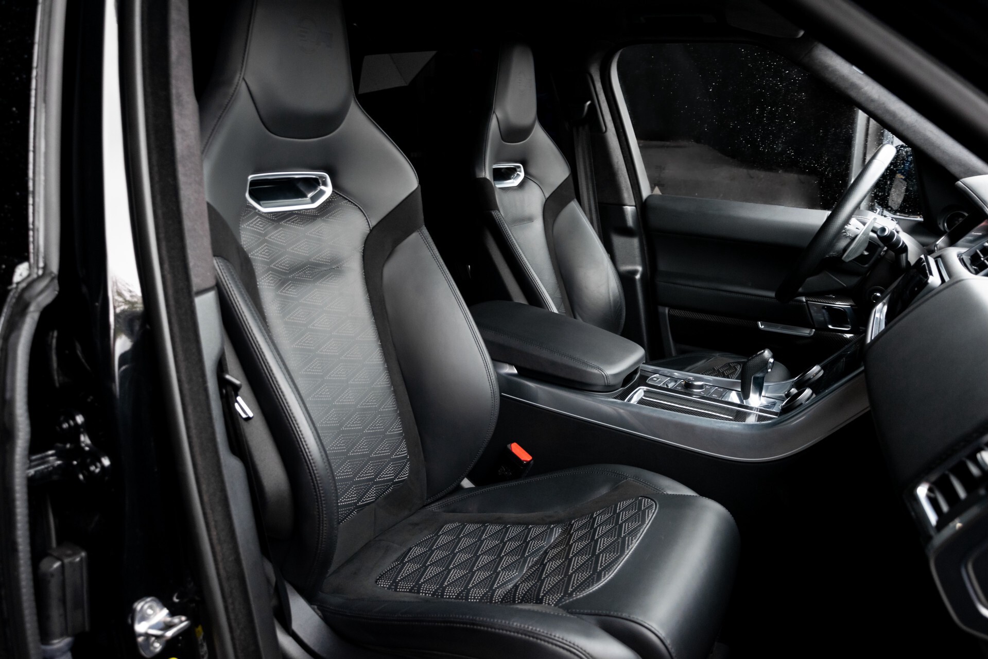 Land Rover Range Rover Sport SVR 5.0 Supercharged 575pk Full Carbon Nieuwprijs €241377 Foto 3