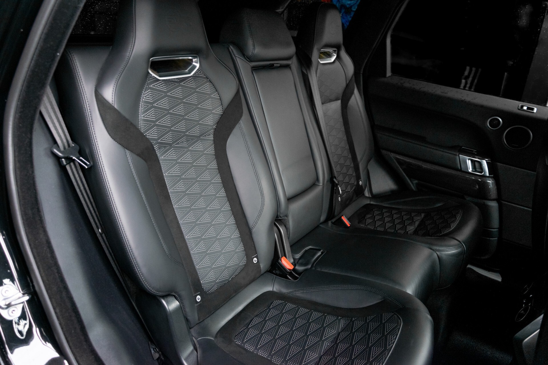 Land Rover Range Rover Sport SVR 5.0 Supercharged 575pk Full Carbon Nieuwprijs €241377 Foto 4