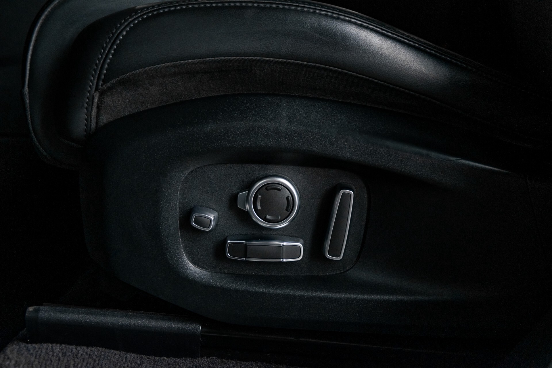 Land Rover Range Rover Sport SVR 5.0 Supercharged 575pk Full Carbon Nieuwprijs €241377 Foto 45