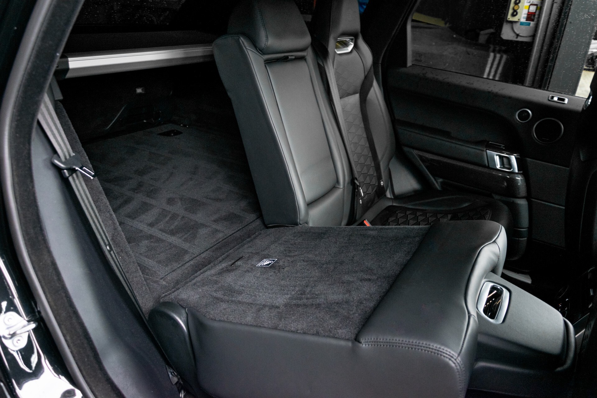 Land Rover Range Rover Sport SVR 5.0 Supercharged 575pk Full Carbon Nieuwprijs €241377 Foto 5