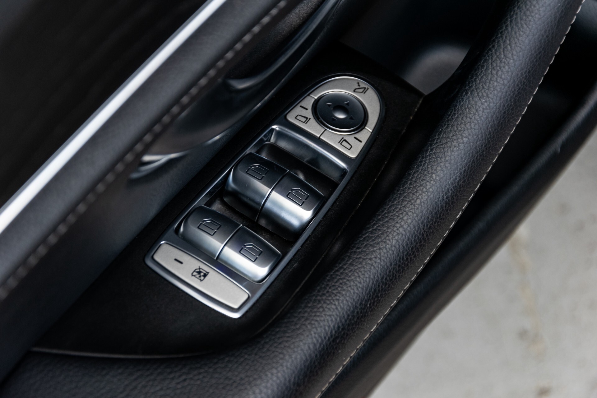 Mercedes-Benz E-Klasse 220 d AMG Night Panorama/Widescreen/Burmester/20"/Wegklapbare trekhaak Aut9 Foto 27