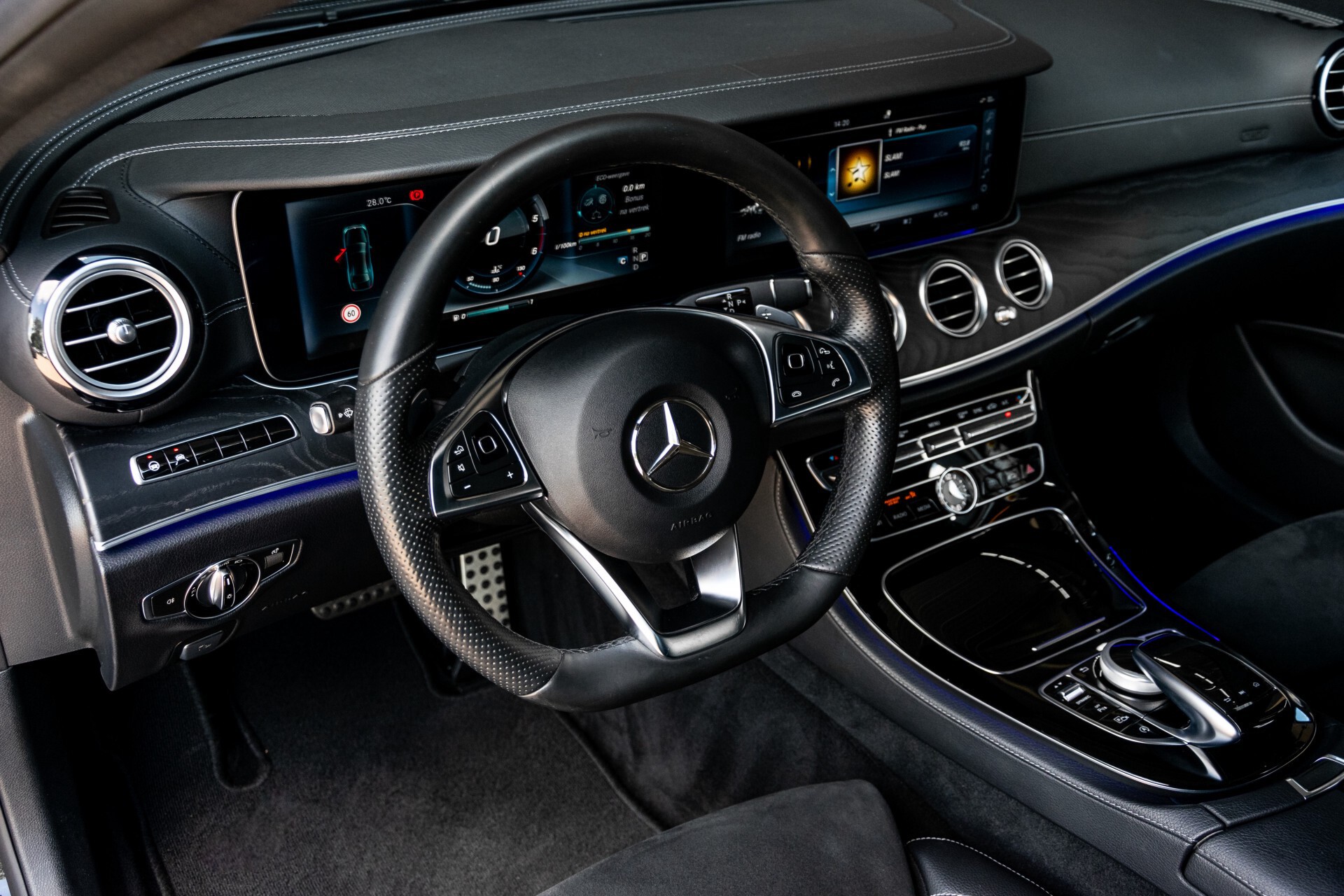 Mercedes-Benz E-Klasse 220 d AMG Night Panorama/Widescreen/Burmester/20"/Wegklapbare trekhaak Aut9 Foto 33