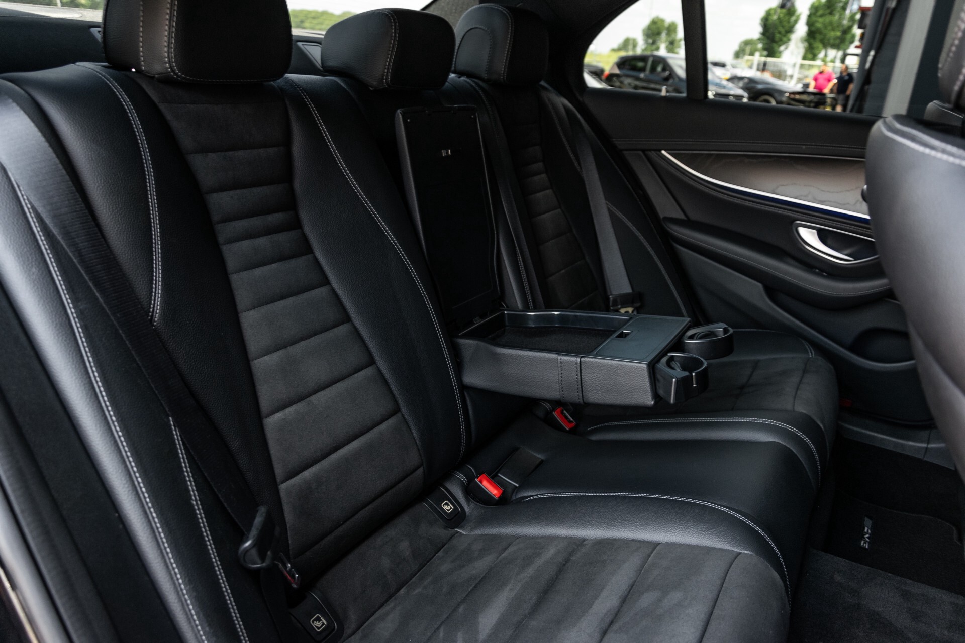 Mercedes-Benz E-Klasse 220 d AMG Night Panorama/Widescreen/Burmester/20"/Wegklapbare trekhaak Aut9 Foto 4