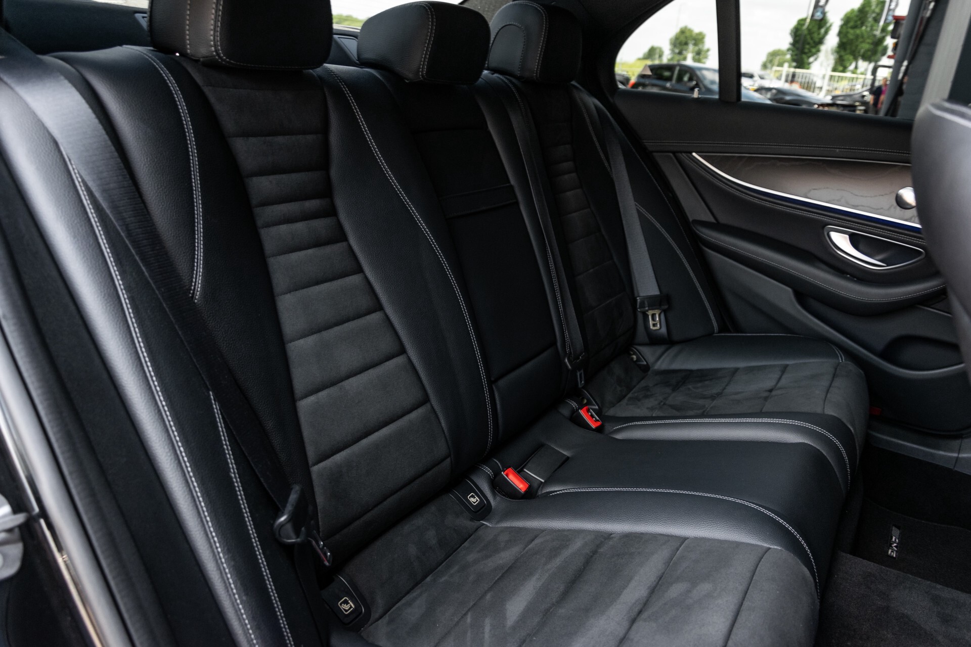 Mercedes-Benz E-Klasse 220 d AMG Night Panorama/Widescreen/Burmester/20"/Wegklapbare trekhaak Aut9 Foto 5