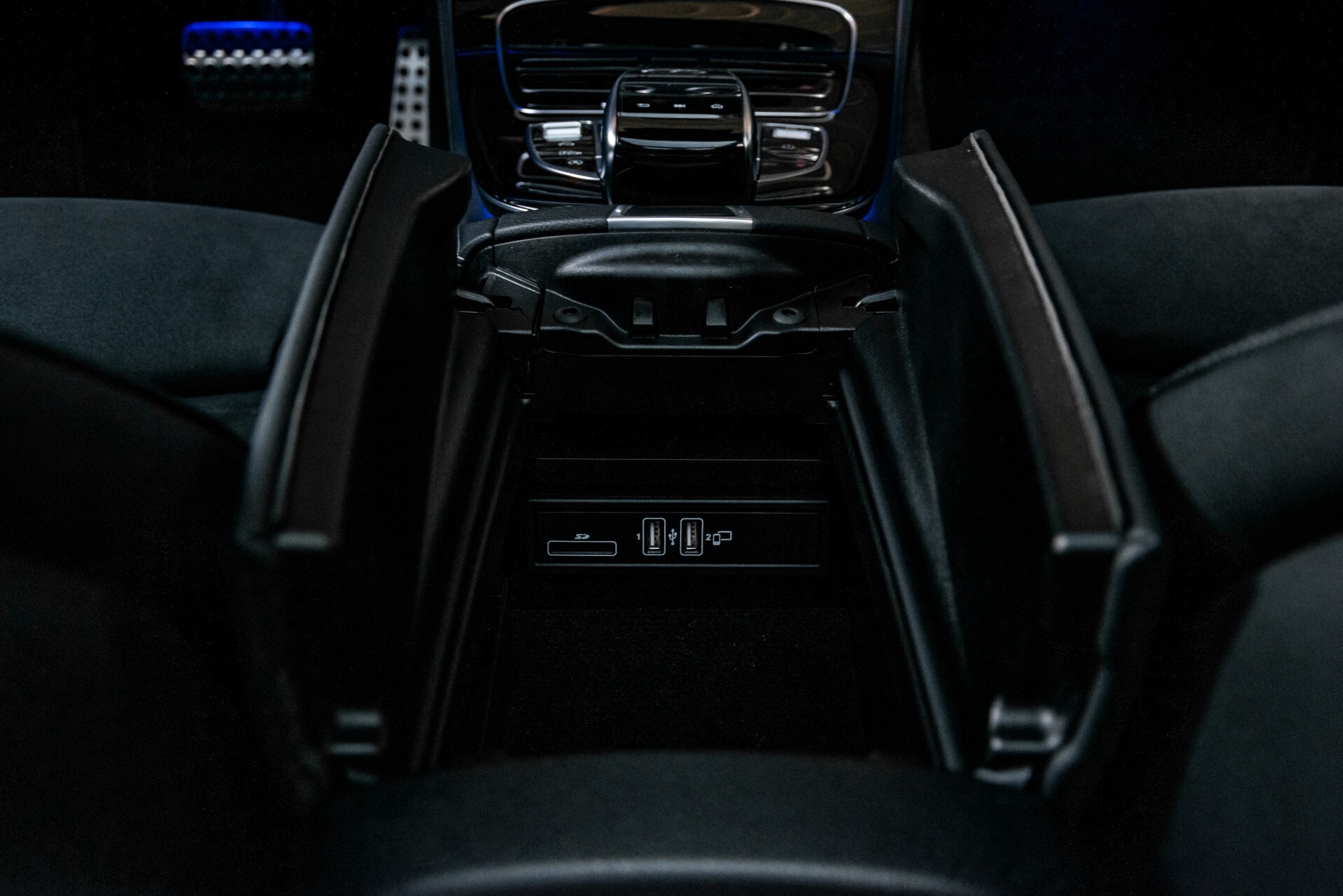 Mercedes-Benz E-Klasse 220 d AMG Night Panorama/Widescreen/Burmester/20"/Wegklapbare trekhaak Aut9 Foto 52