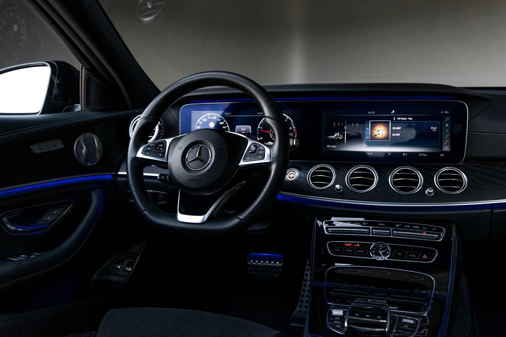 Mercedes-Benz E-Klasse 220 d AMG Night Panorama/Widescreen/Burmester/20"/Wegklapbare trekhaak Aut9 Foto 6