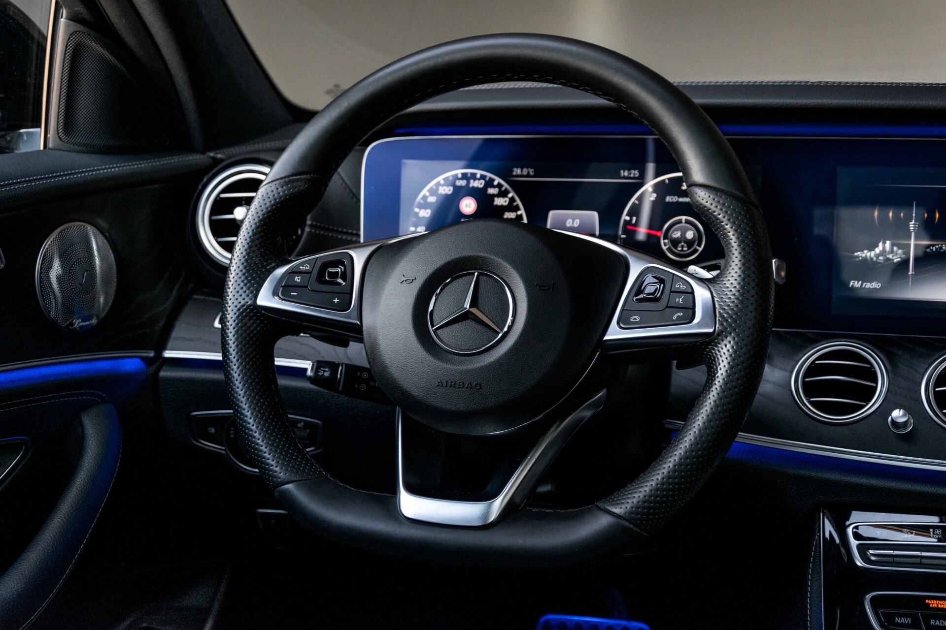 Mercedes-Benz E-Klasse 220 d AMG Night Panorama/Widescreen/Burmester/20"/Wegklapbare trekhaak Aut9 Foto 7