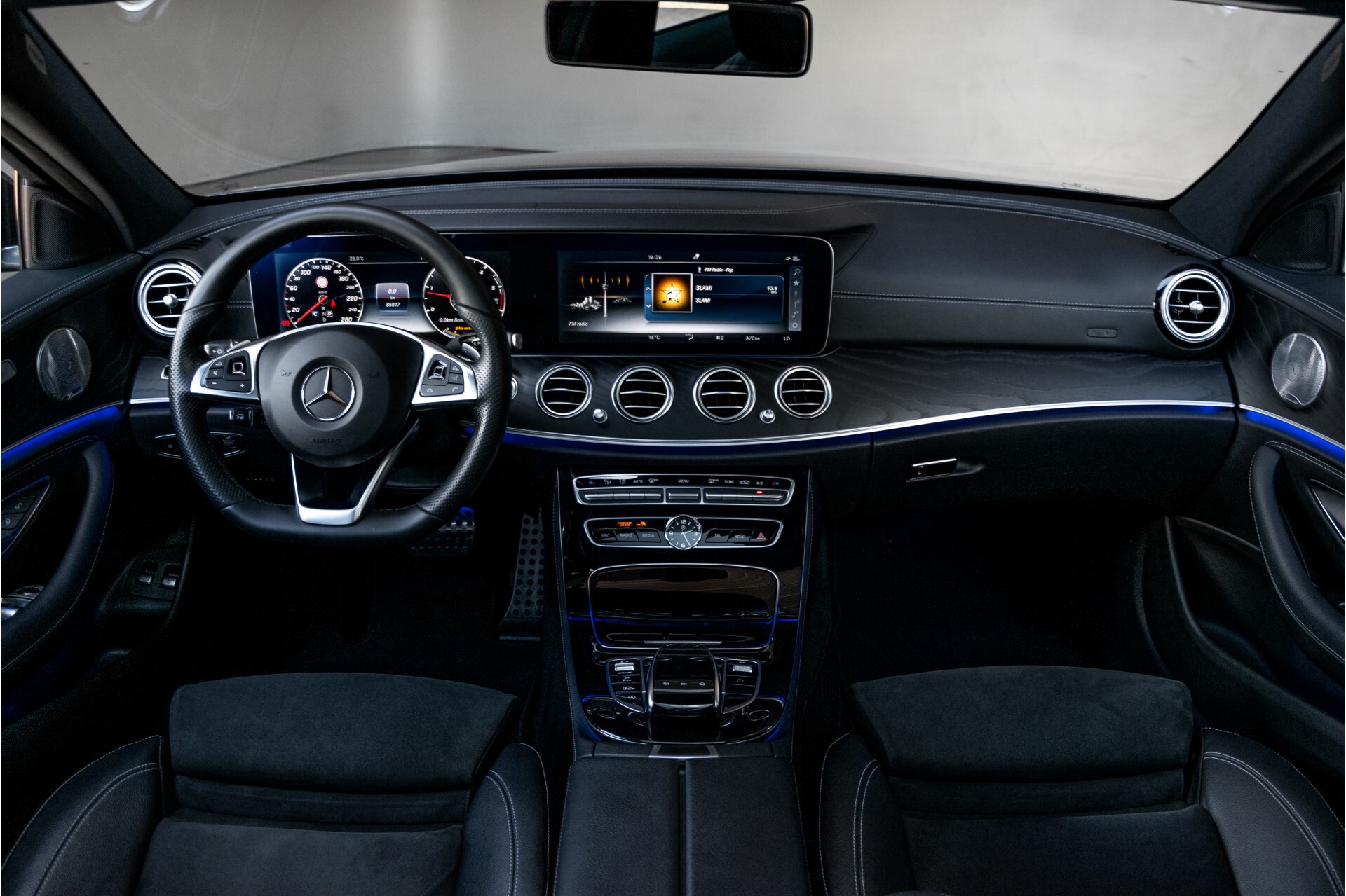 Mercedes-Benz E-Klasse 220 d AMG Night Panorama/Widescreen/Burmester/20"/Wegklapbare trekhaak Aut9 Foto 8