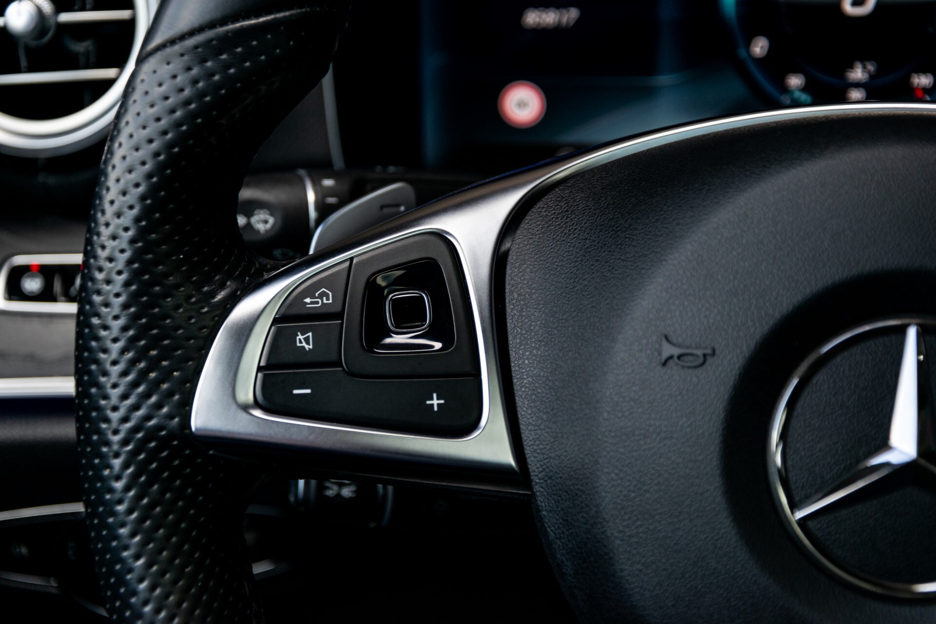 Mercedes-Benz E-Klasse 220 d AMG Night Panorama/Widescreen/Burmester/20"/Wegklapbare trekhaak Aut9 Foto 9