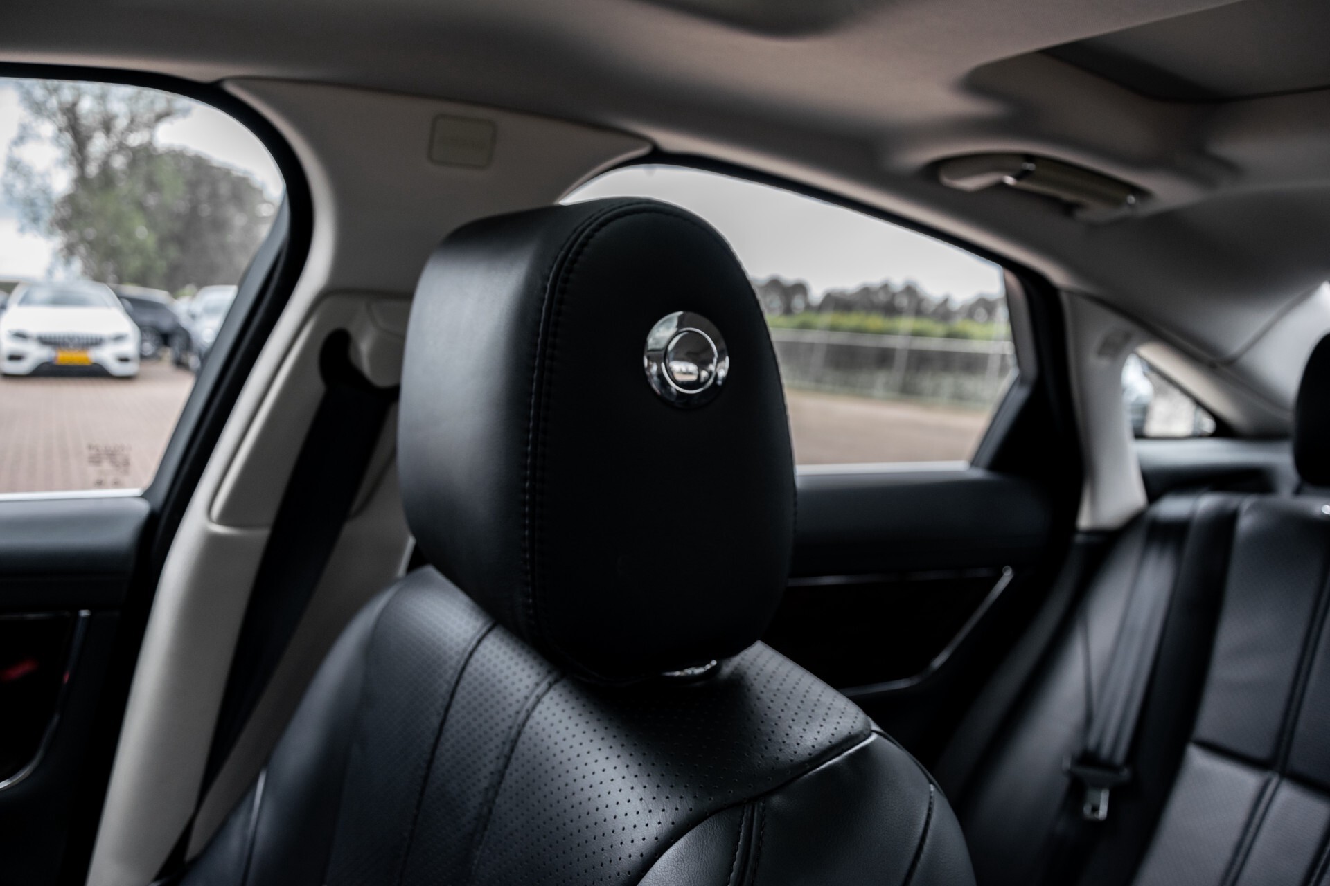 Jaguar XJ 3.0 V6D Premium Luxury Panorama/Stoelkoeling/Mem/Dealer OH Aut8 Foto 50