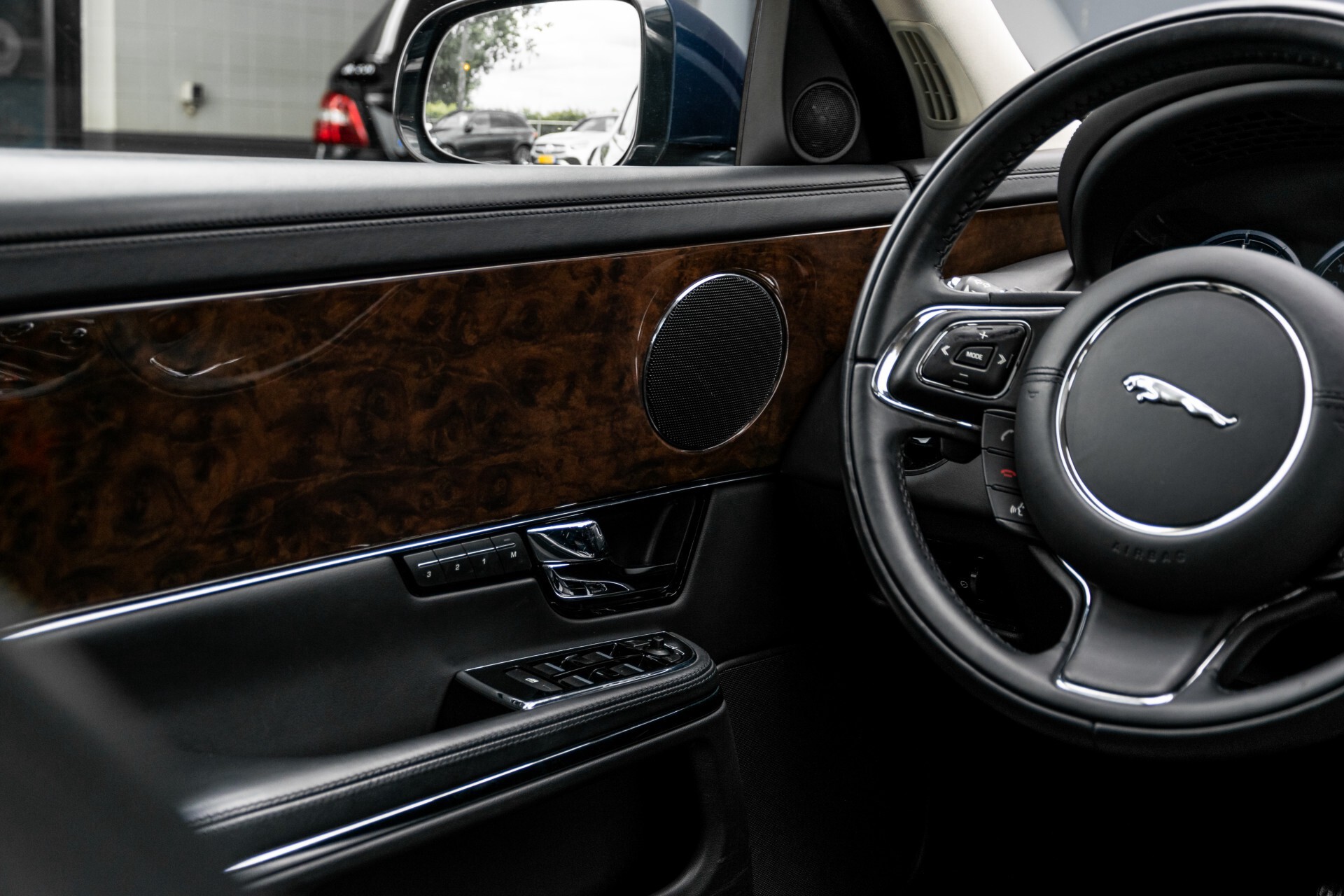 Jaguar XJ 3.0 V6D Premium Luxury Panorama/Stoelkoeling/Mem/Dealer OH Aut8 Foto 9