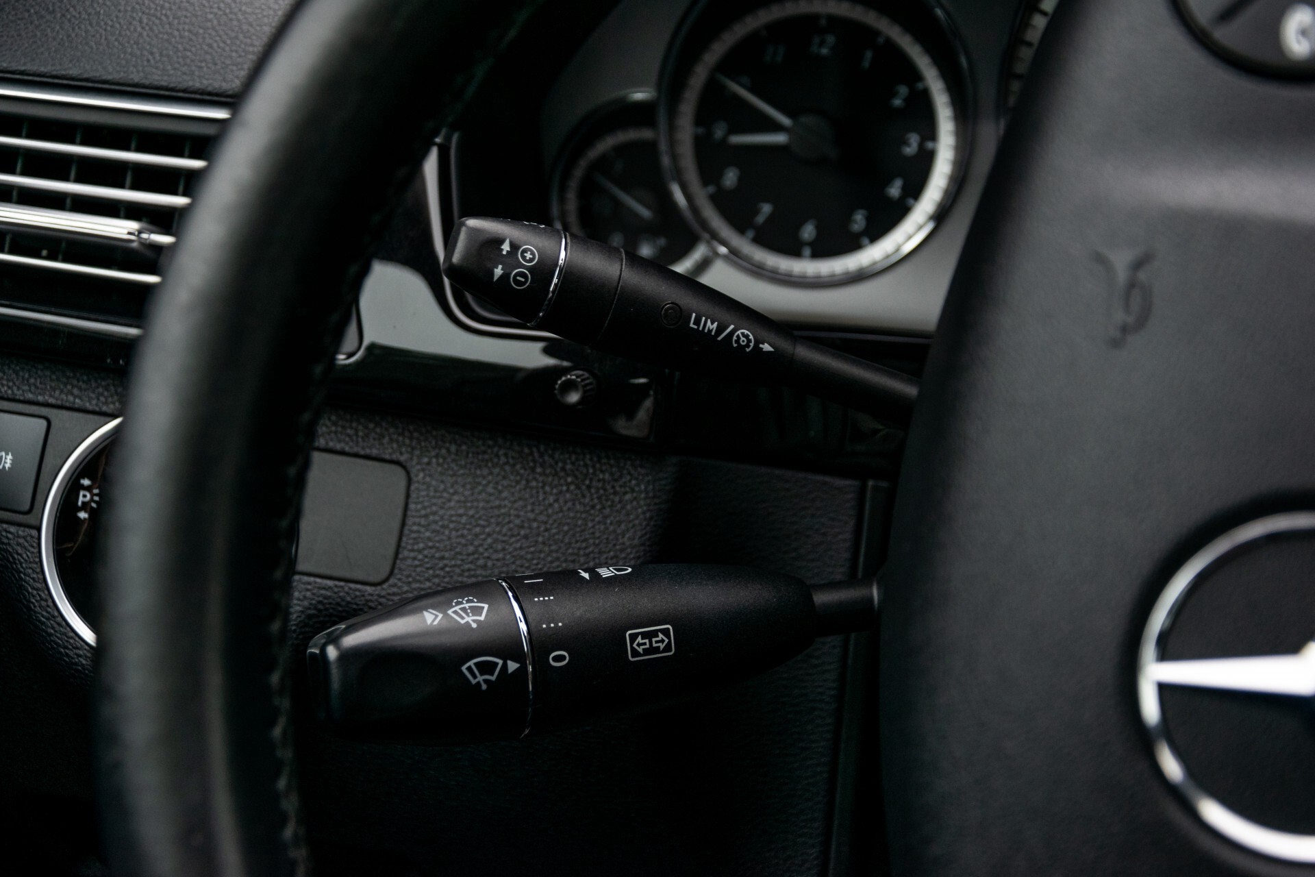 Mercedes-Benz E-Klasse 200 CGI Avantgarde Busines Class Aut5 Foto 10