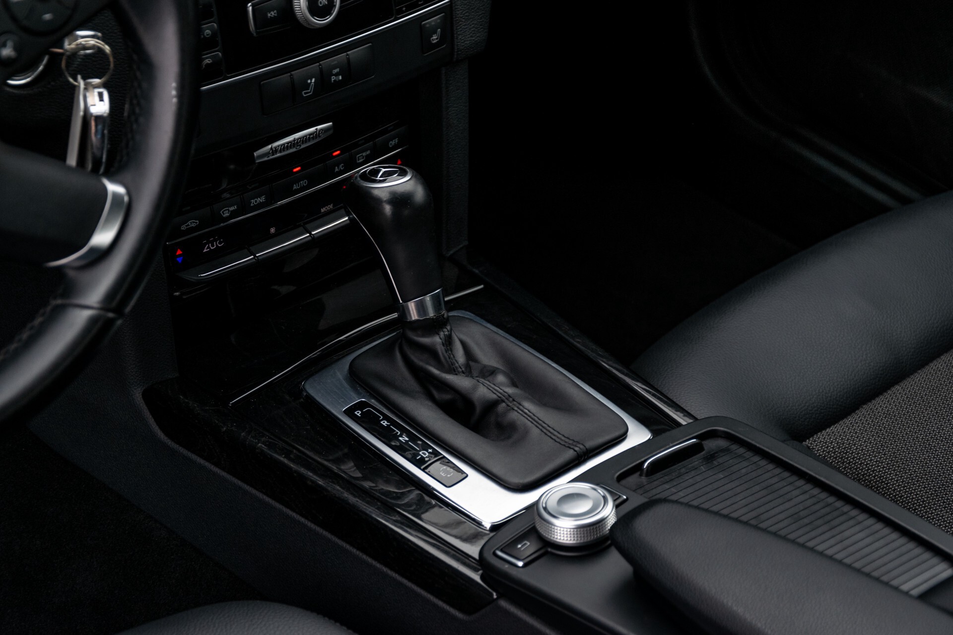 Mercedes-Benz E-Klasse 200 CGI Avantgarde Busines Class Aut5 Foto 15