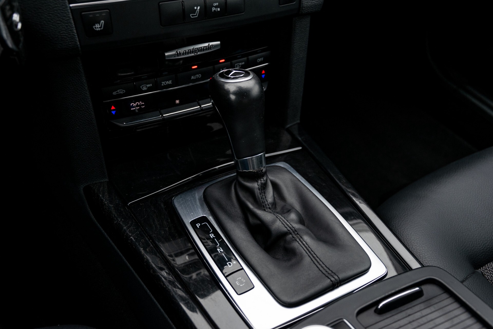 Mercedes-Benz E-Klasse 200 CGI Avantgarde Busines Class Aut5 Foto 17